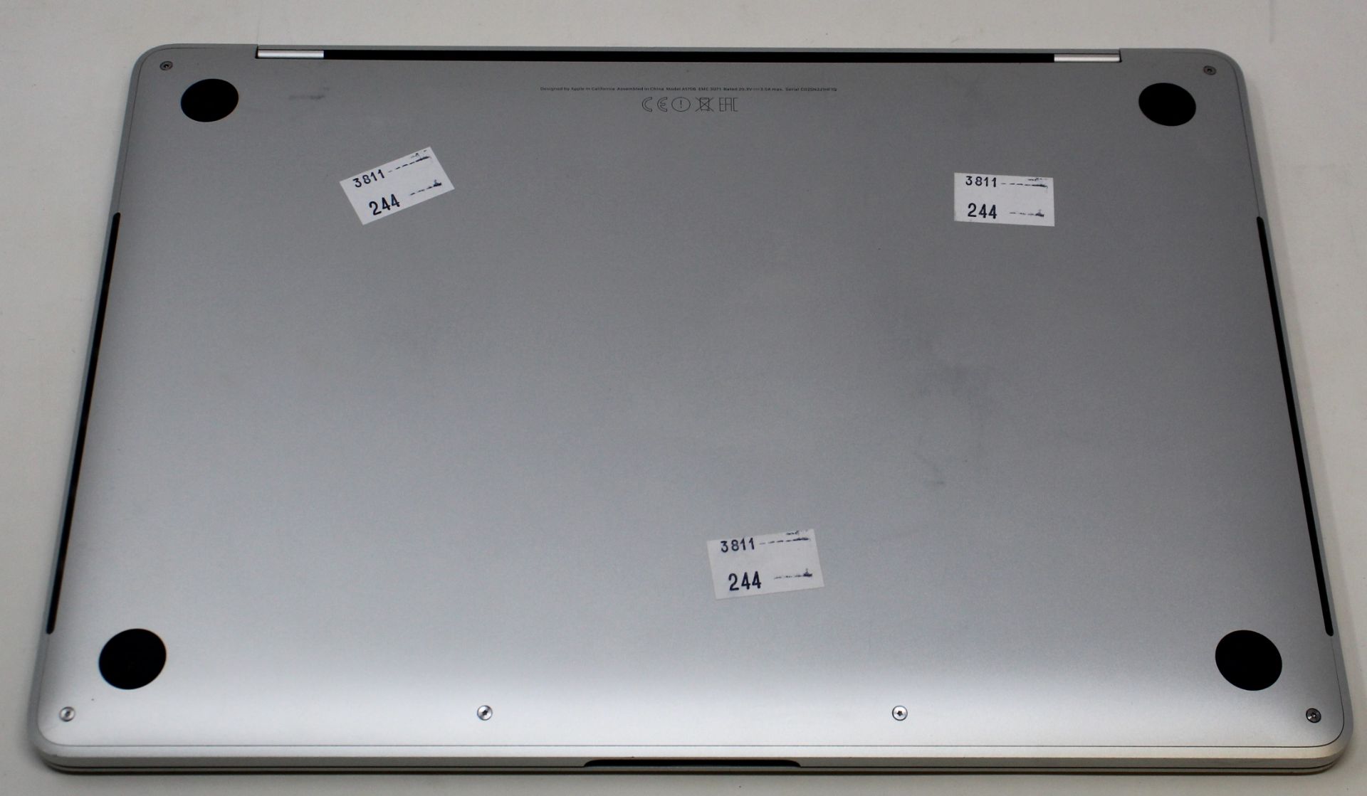 A pre-owned MacBook Pro (13-inch, 2016, Four Thunderbolt 3 Ports) A1706 in Silver with Intel Core i5 - Image 6 of 7