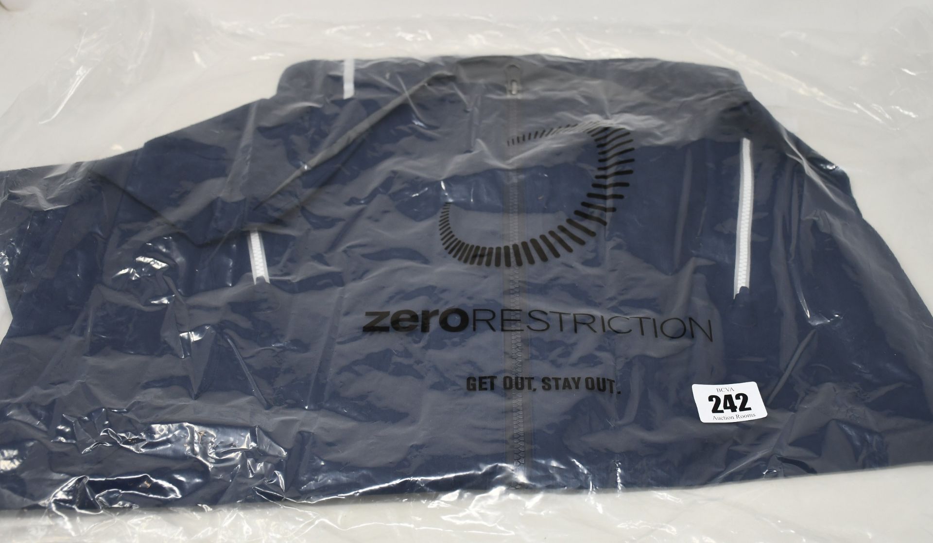A men's as new Zero Restriction Power Torque Full Zip in navy/metallic silver (R327, Small).