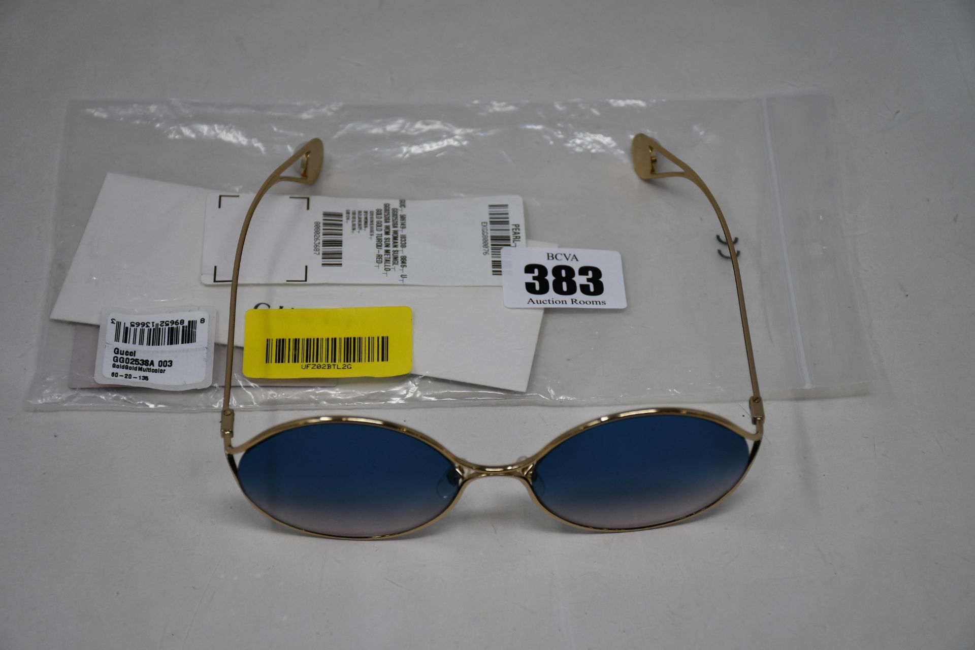 A pair of as new Gucci GG0253SA 003 Sunglasses (60-20-135, no case).