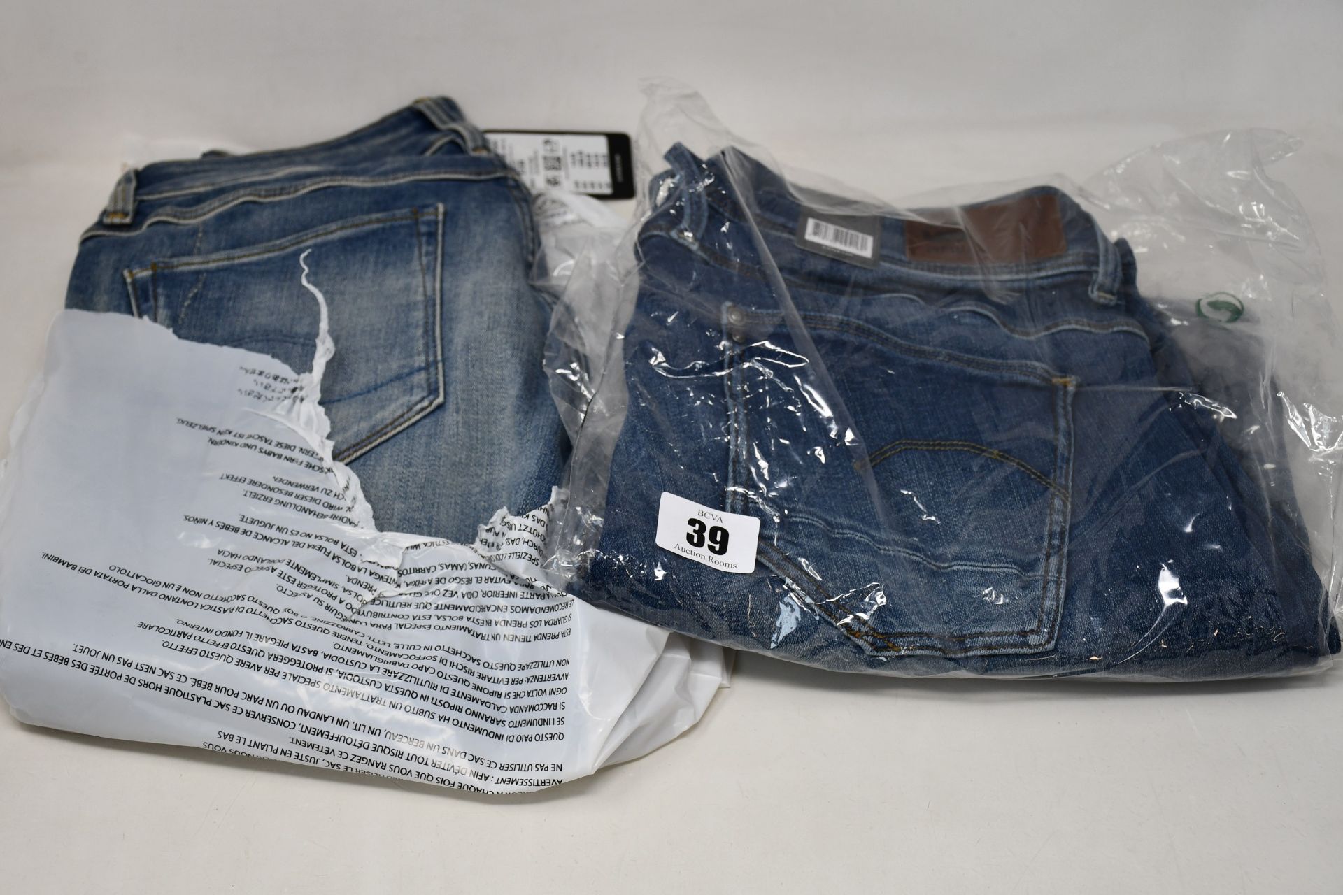 Four pairs of as new G Star Raw jeans (W27/L28, W30/L32, W32/L28, W40/L34).