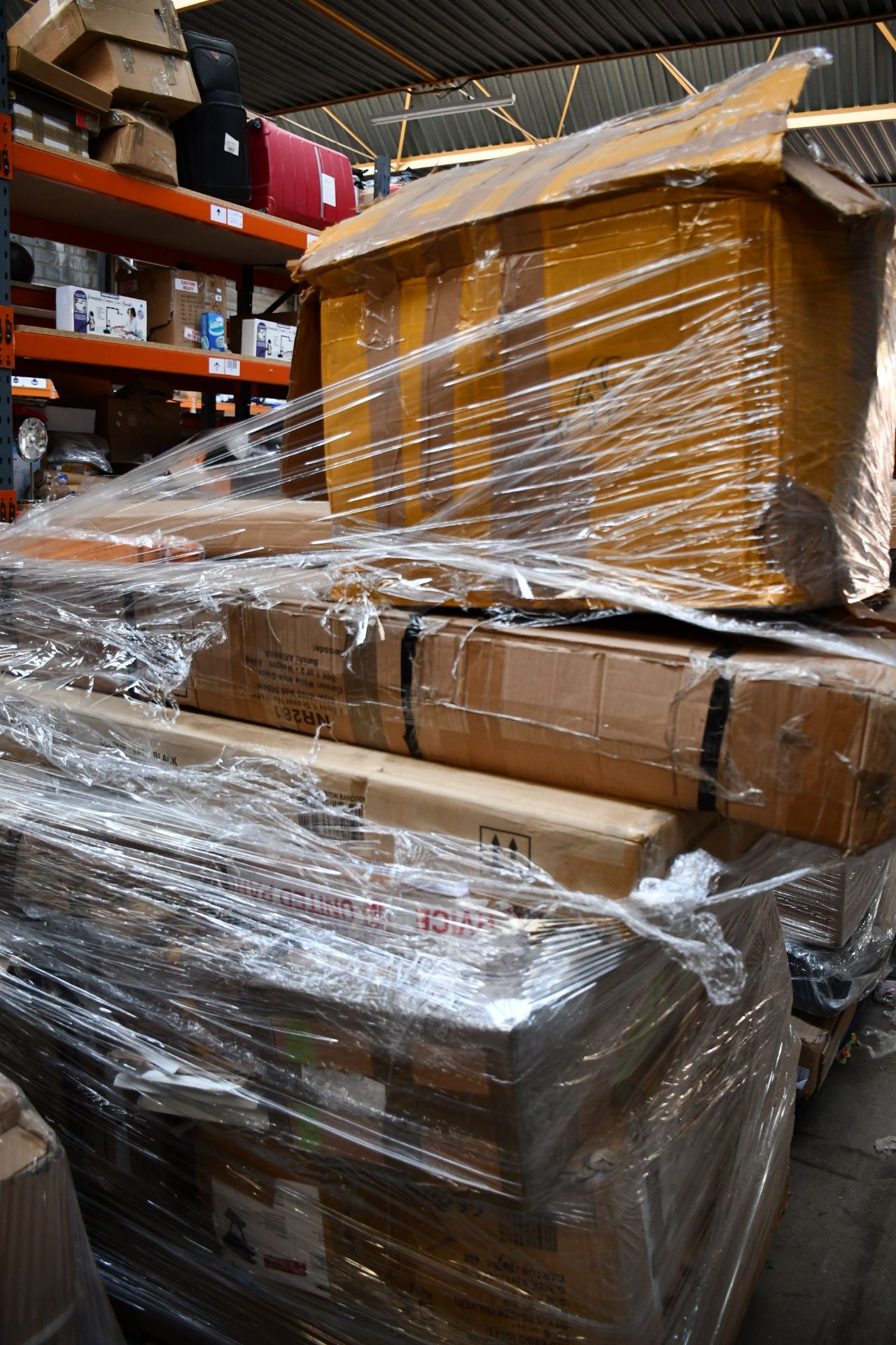 A pallet of miscellaneous flat pack furniture, household and related items. - Image 4 of 4