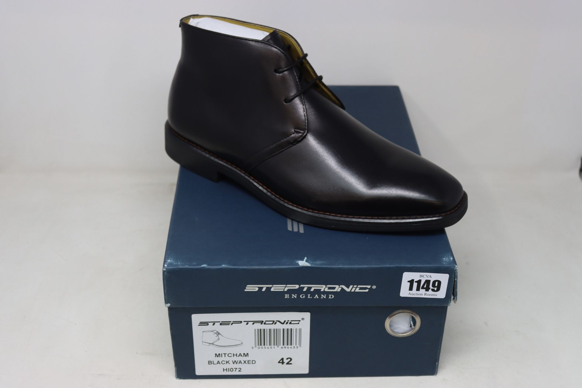 A pair of as new Steptronic Mitcham boots (EU 42).