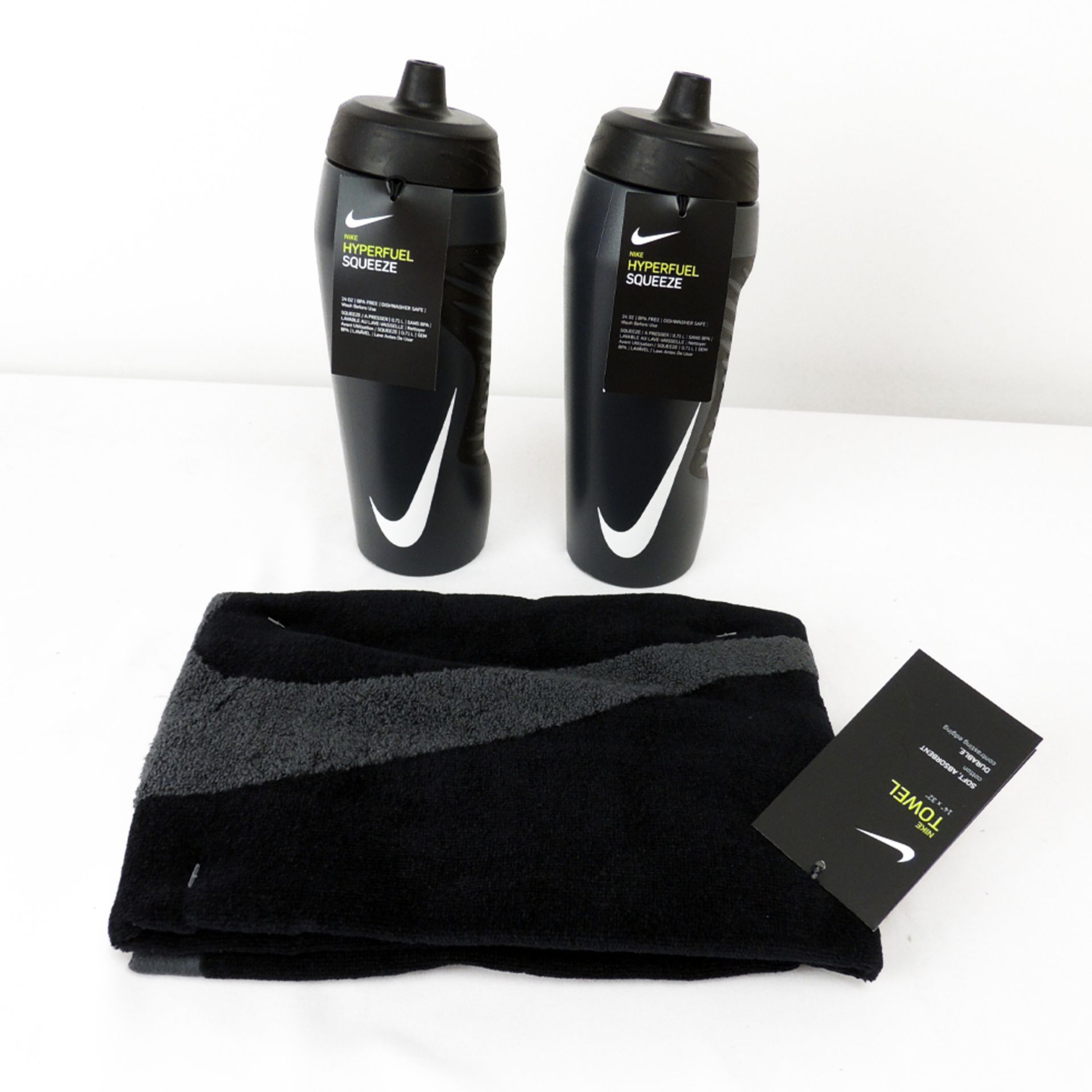 A bagged as new Nike Towel in Black and two Nike Hyperfuel squeeze 24oz in black