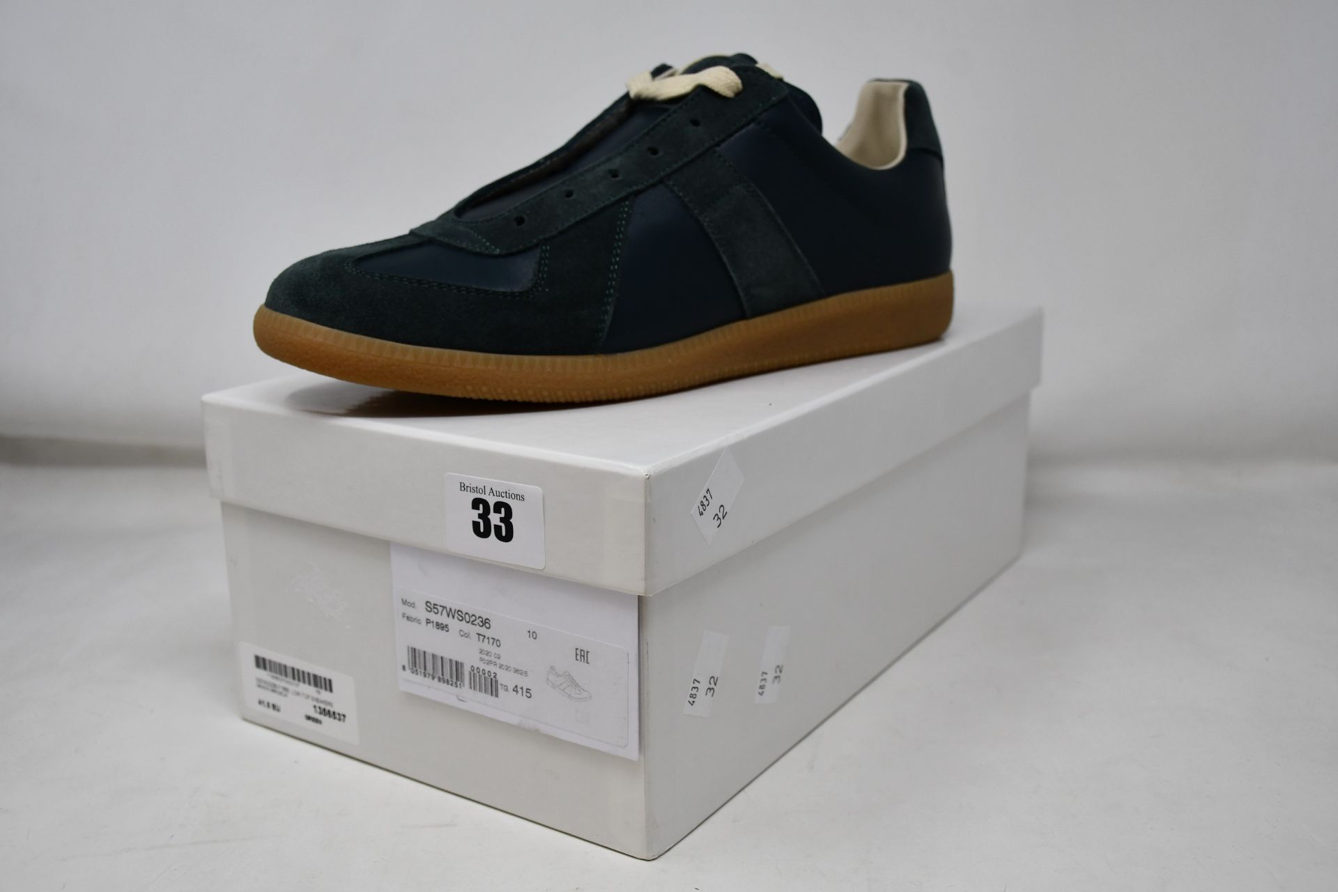 A pair of as new Maison Margiela low top sneakers (EU 41.5).