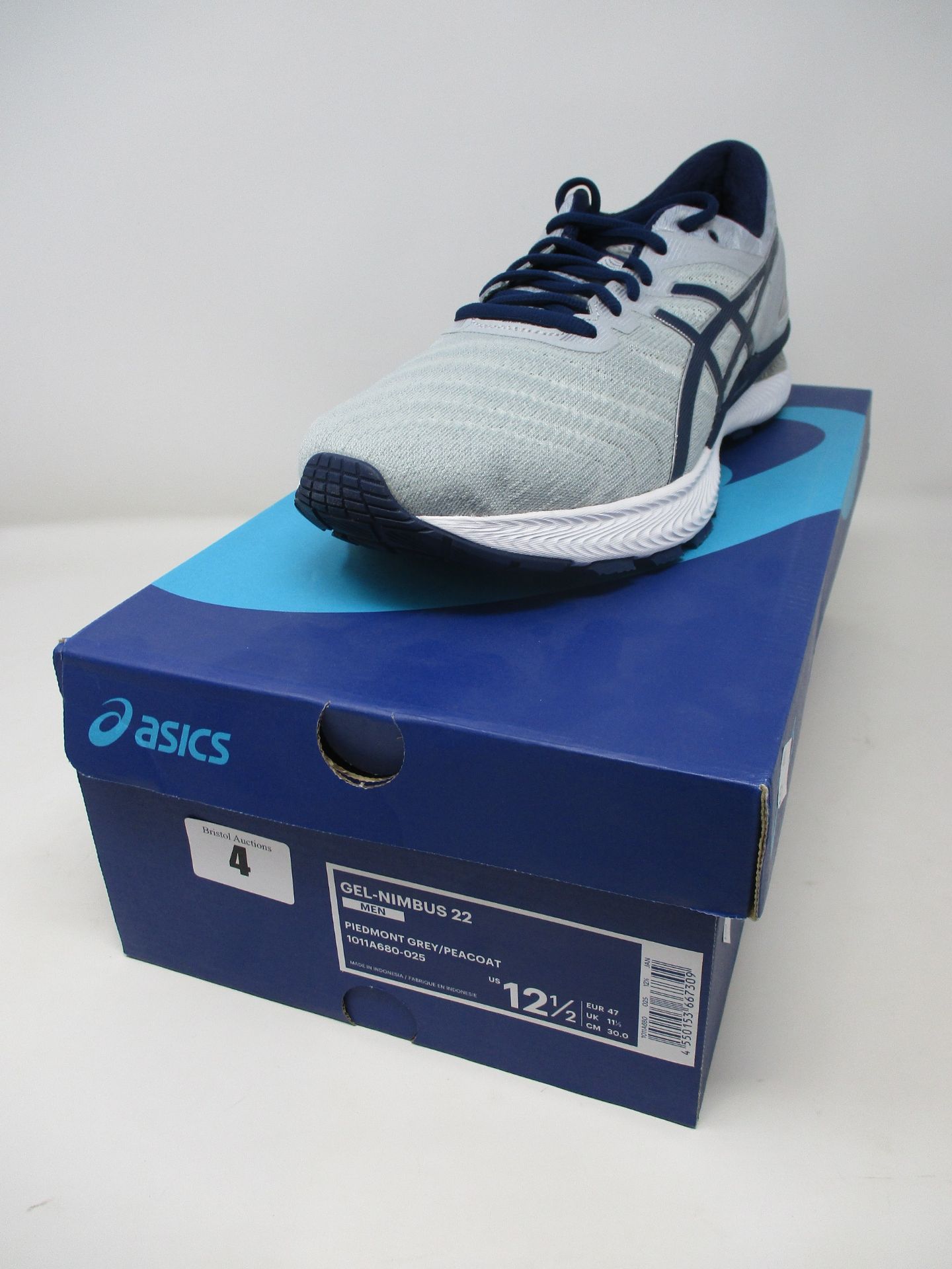 A pair of as new Asics Gel-Nimbus 22 trainers (UK 11.5).