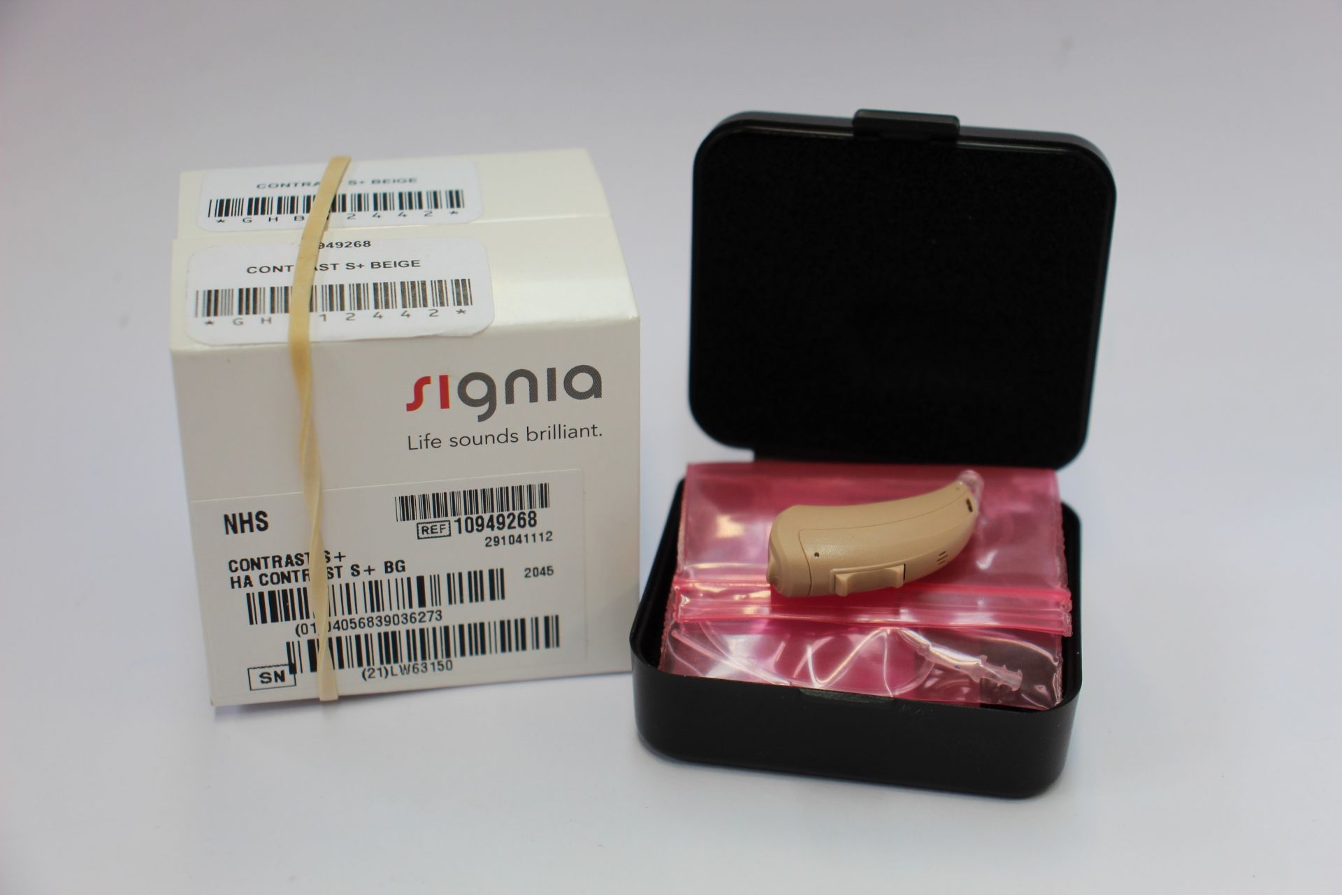 Two as new Signia contrast S + Beige (LW63156/LW63155)hearing aids .