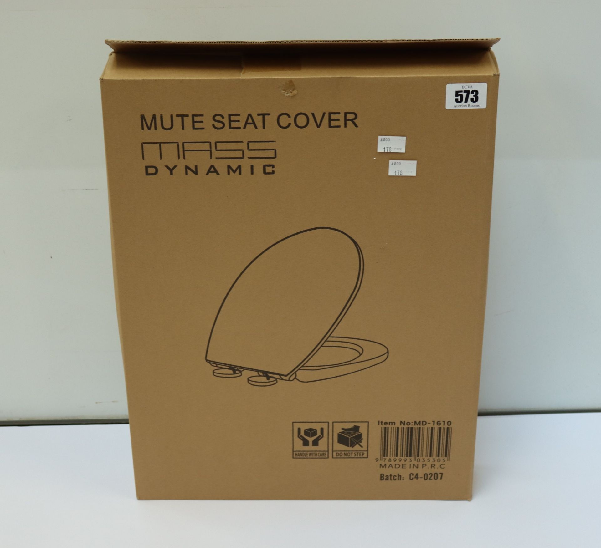 Five boxed as new Mass Dynamic mute seat covers (9789993035305).