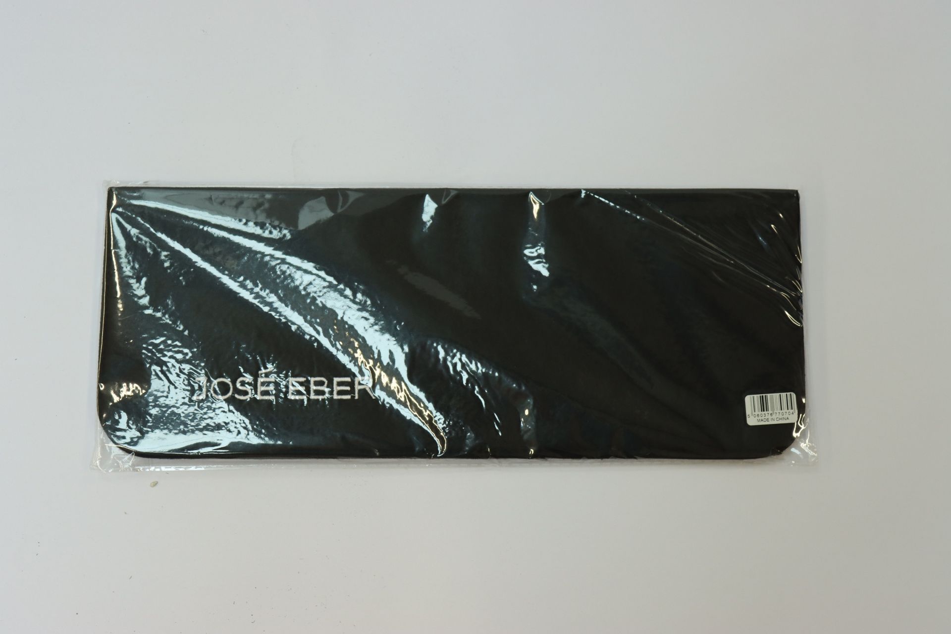 A quantity of as new Jose Eber hair heat resistant mats (Approximately 40).