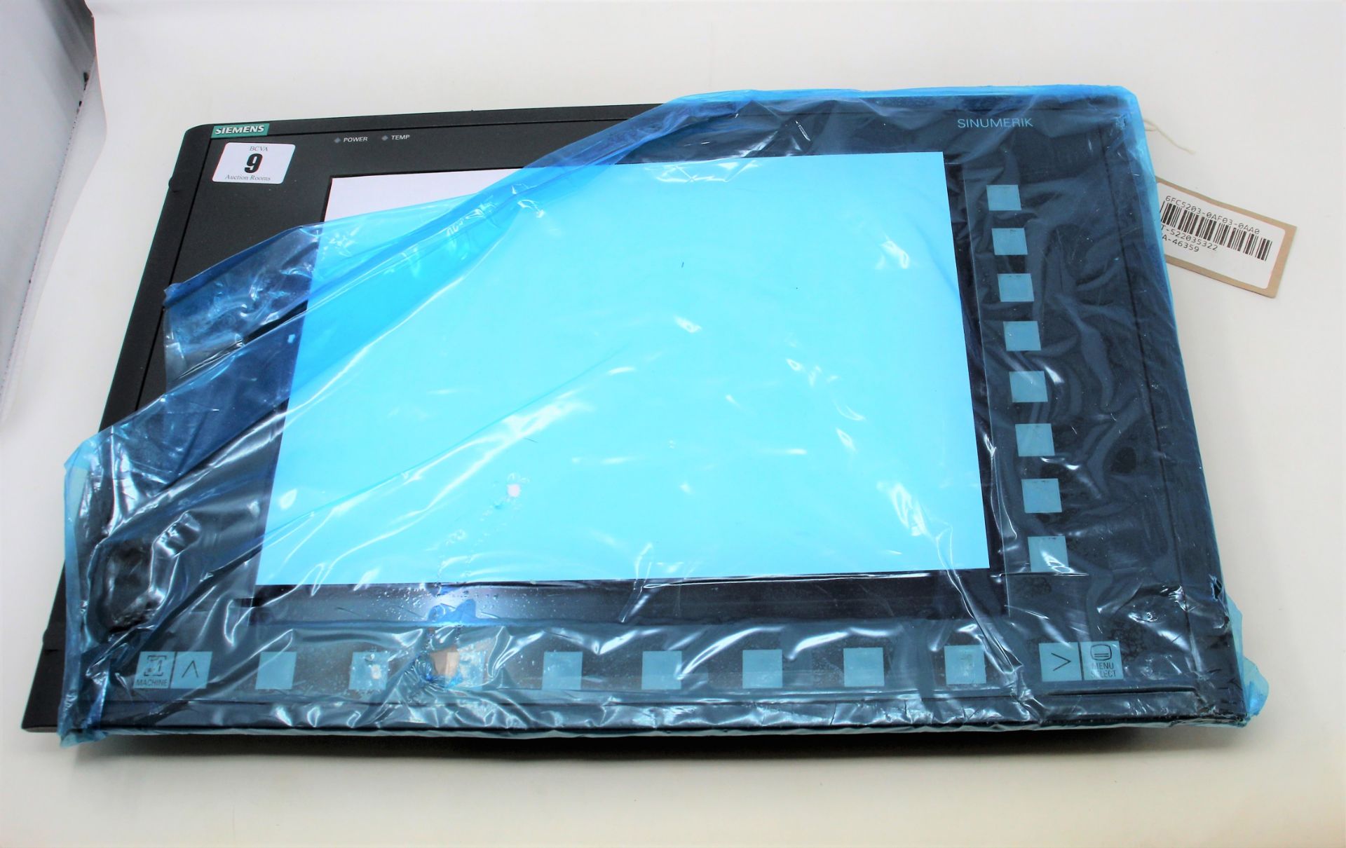 A pre-owned Siemens Sinumerik Operator Panel Front OP 015; 15.0" TFT (1024x 768) with membrane