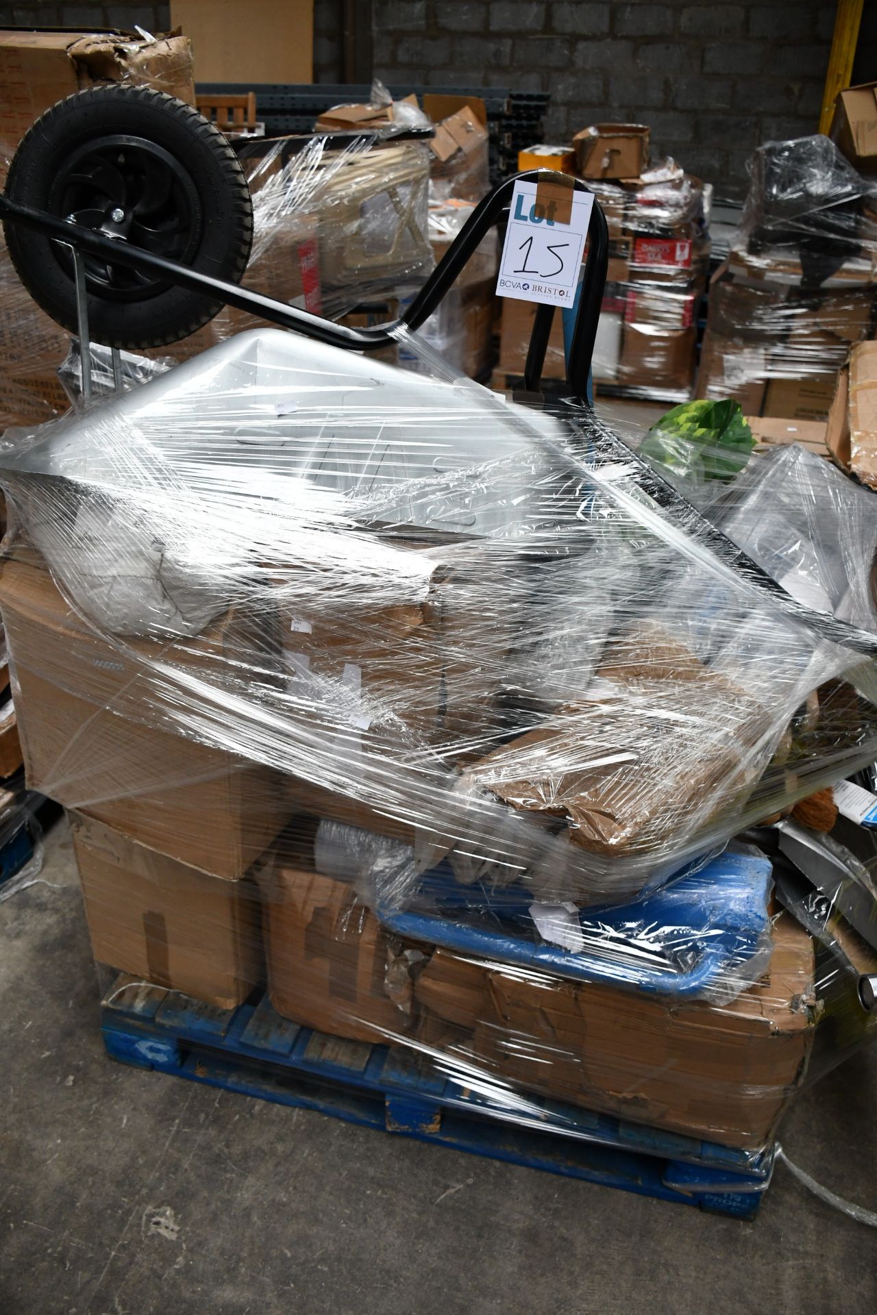 A pallet of assorted garden/pet and other related items.
