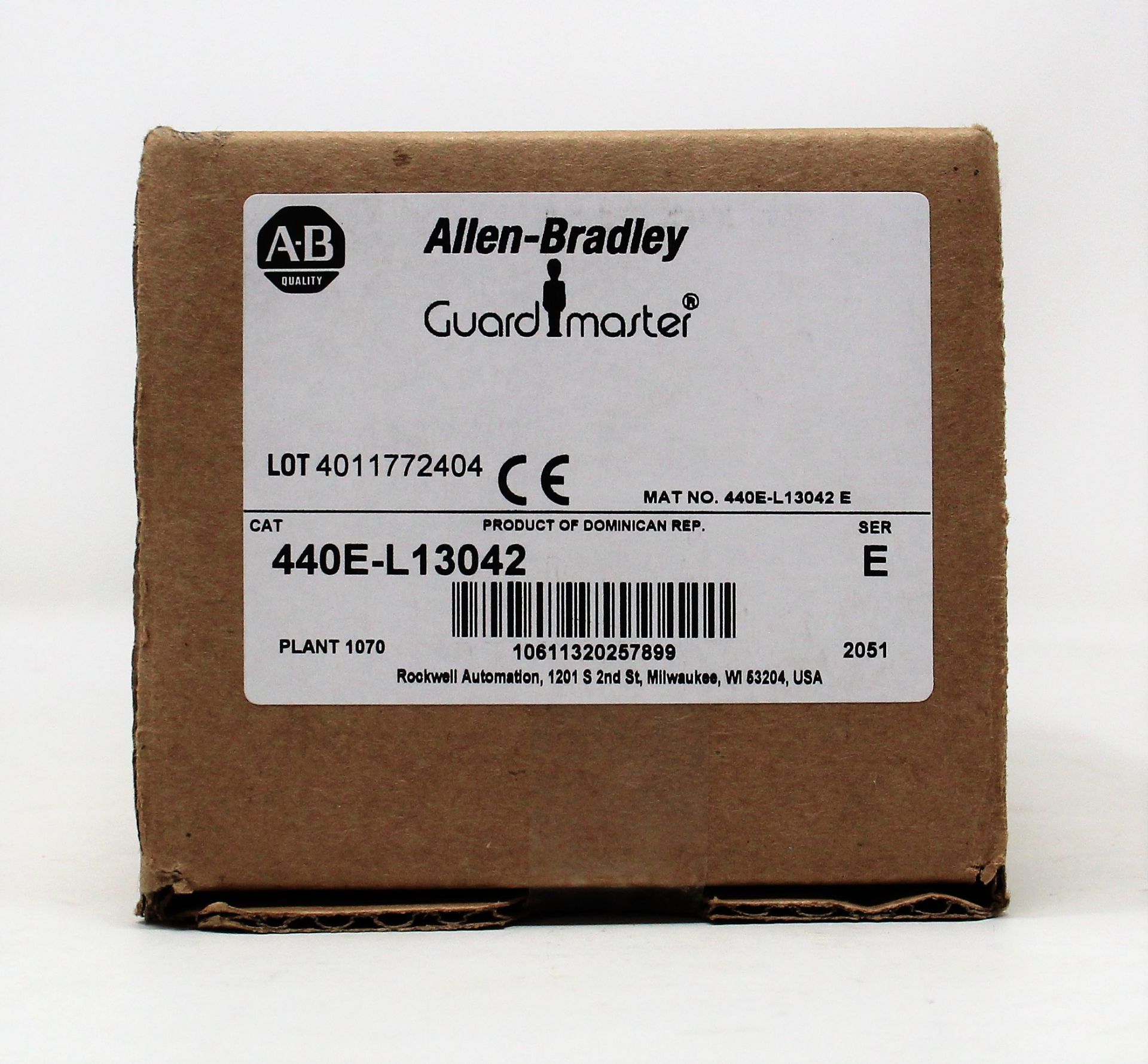 A boxed as new Allen Bradley GuardMaster Lifeline 4 Safety Switch (Cat no: 440E-L13042) (Box