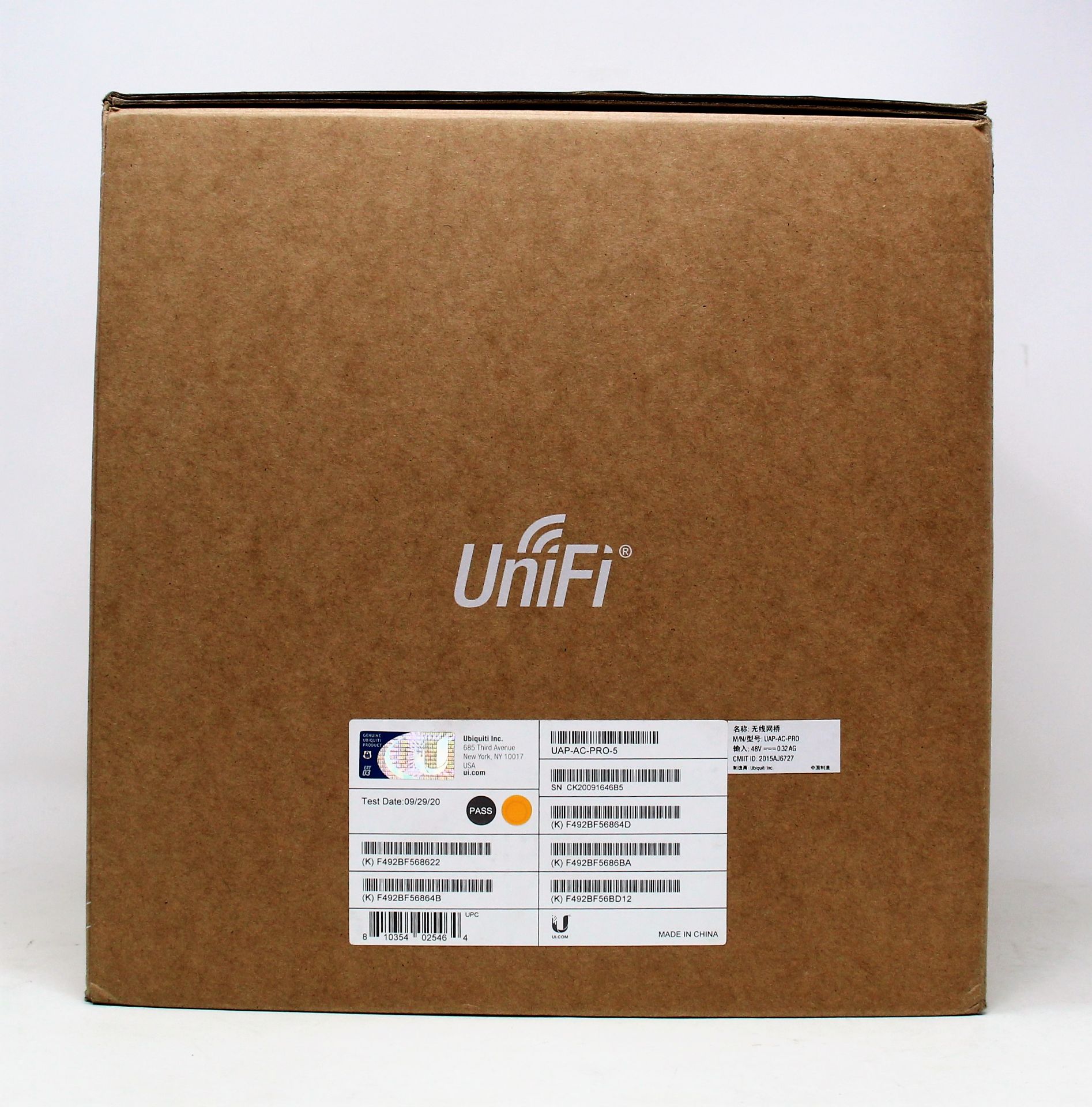 A boxed as new Ubiquiti UniFi AP AC Pro Indoor / Outdoor Access Point 5 Pack (P/N: UAP-AC-PRO-5) (