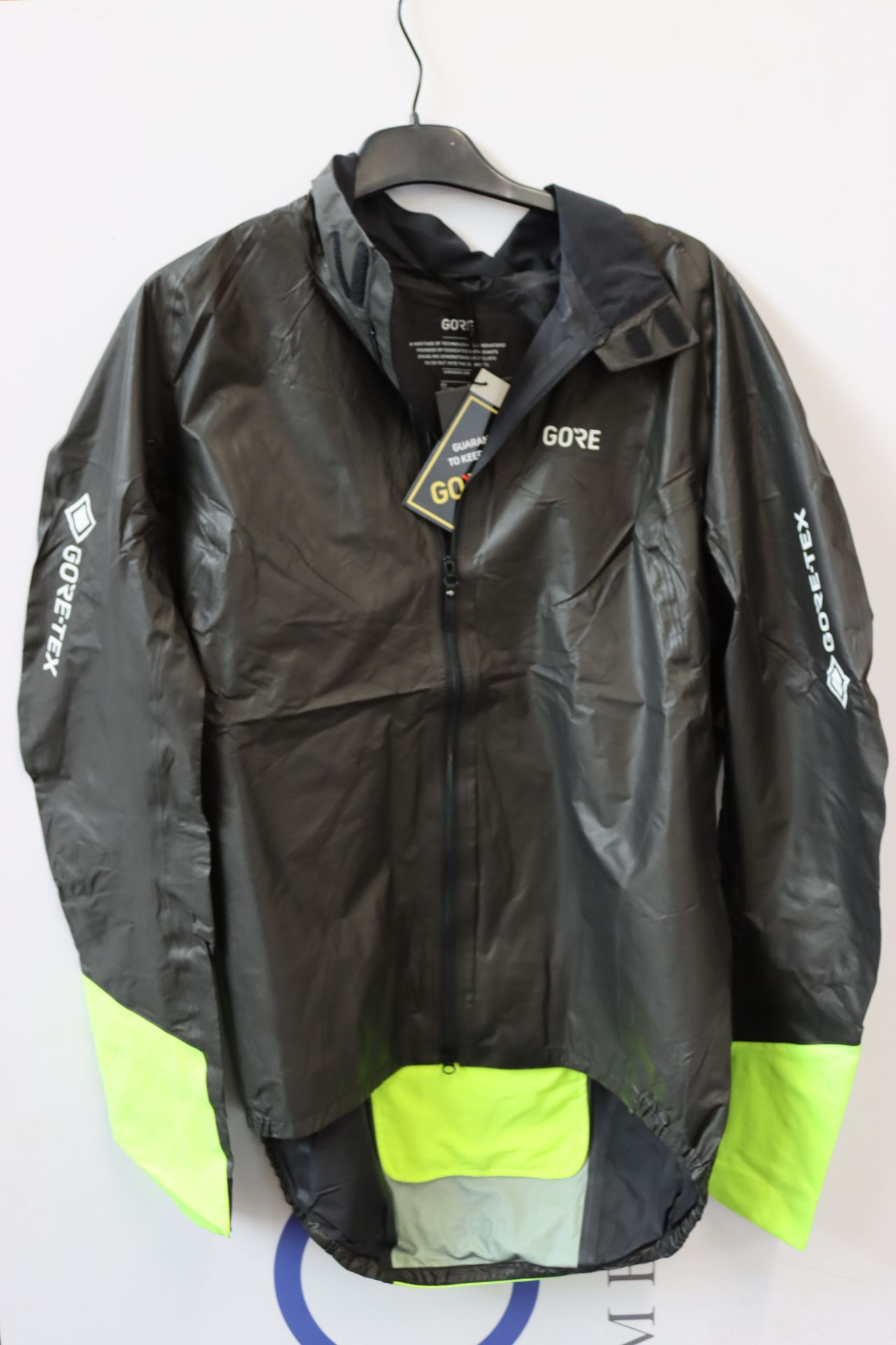 An as new Gore C5 Gore-Tex Sakedry 1985 Viz cycling jacket (EU S).