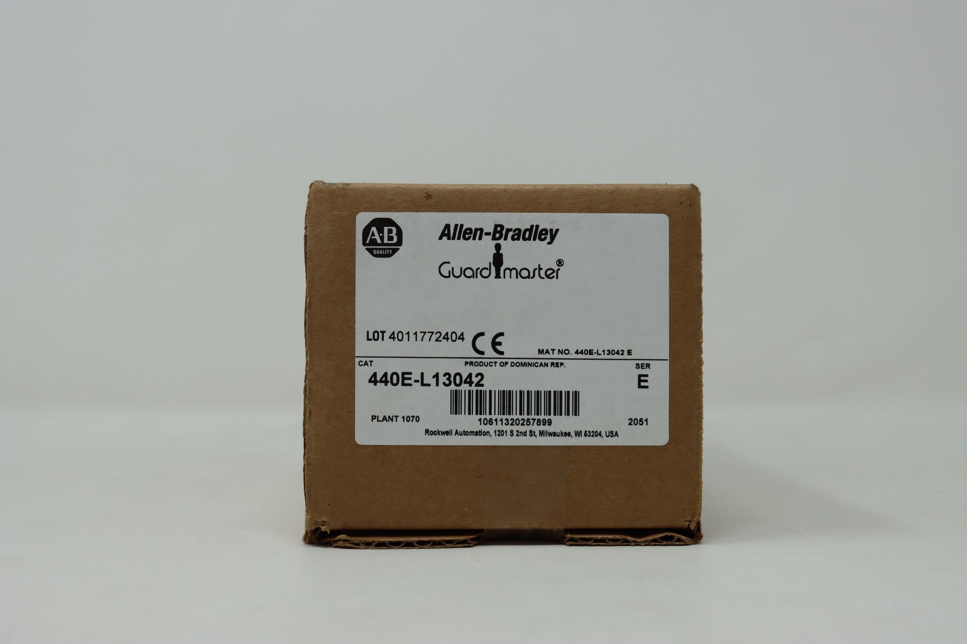 A boxed as new Allen Bradley GuardMaster Lifeline 4 Safety Switch (Cat no: 440E-L13042) (Box