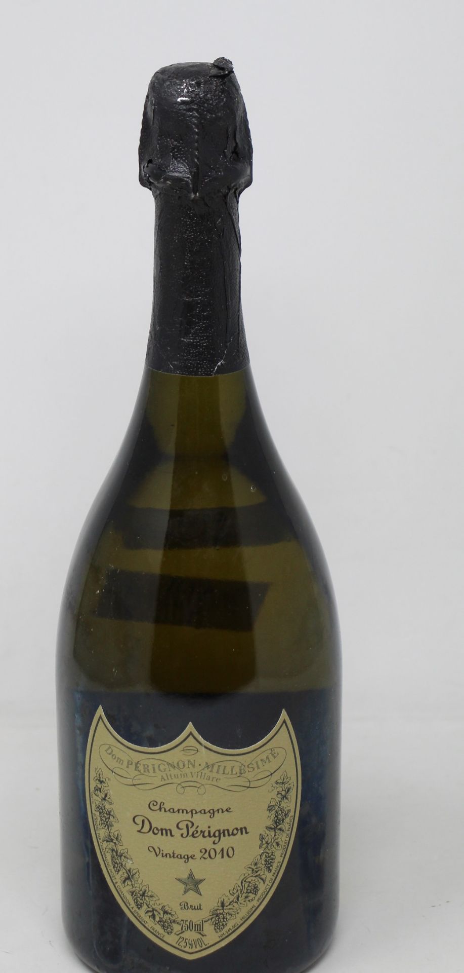 A bottle of Don Perignon champagne vintage 2010 (750ml) (Over 18's only).