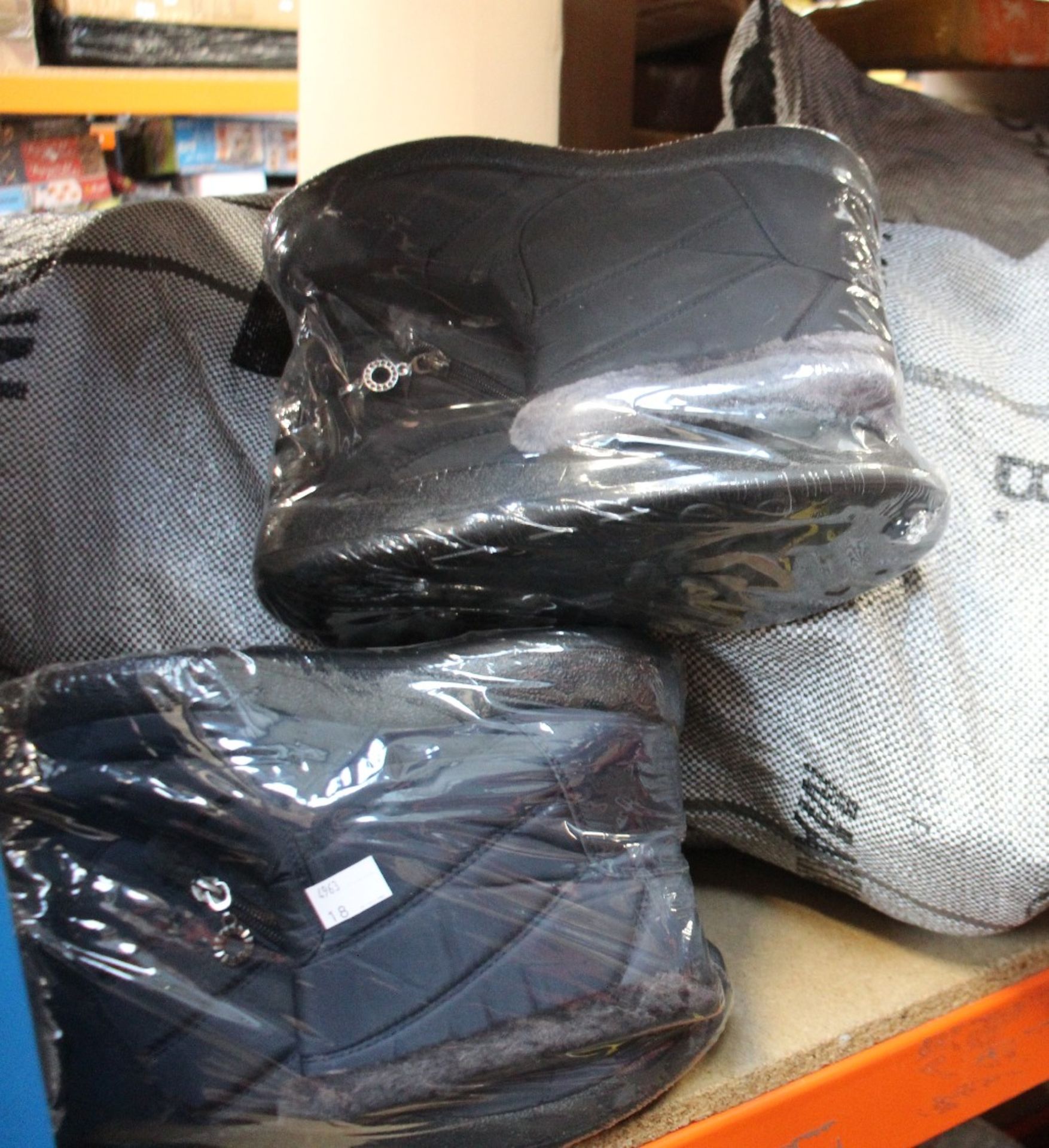 A quantity of winter boots (Various sizes) (Approximately 45 pairs).