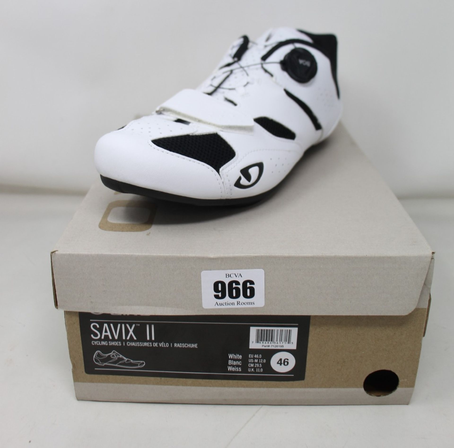 A pair of as new Giro Savix II cycling shoes (UK 11).