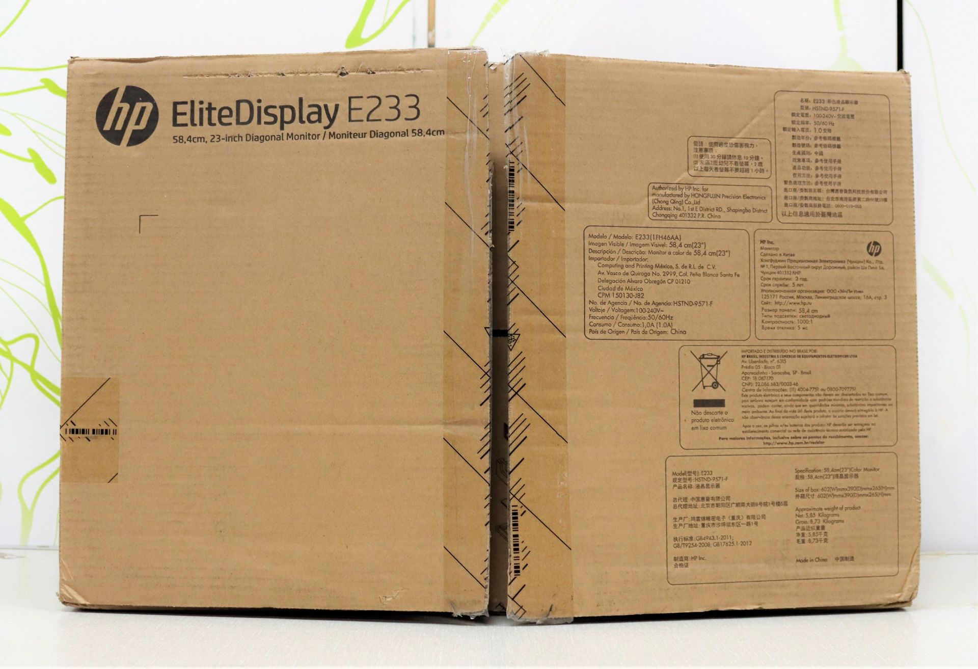 A boxed as new HP EliteDisplay E233 23" Full HD IPS Monitor in silver (box damaged) (box opened)