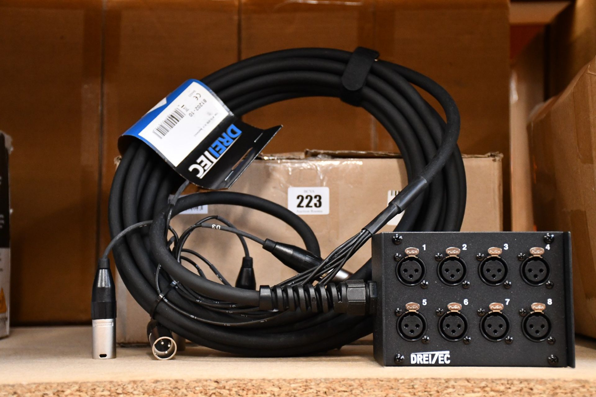 A DREITEC MTS-STB-8/0 Stagebox Multicore System, 32 10/12ft.