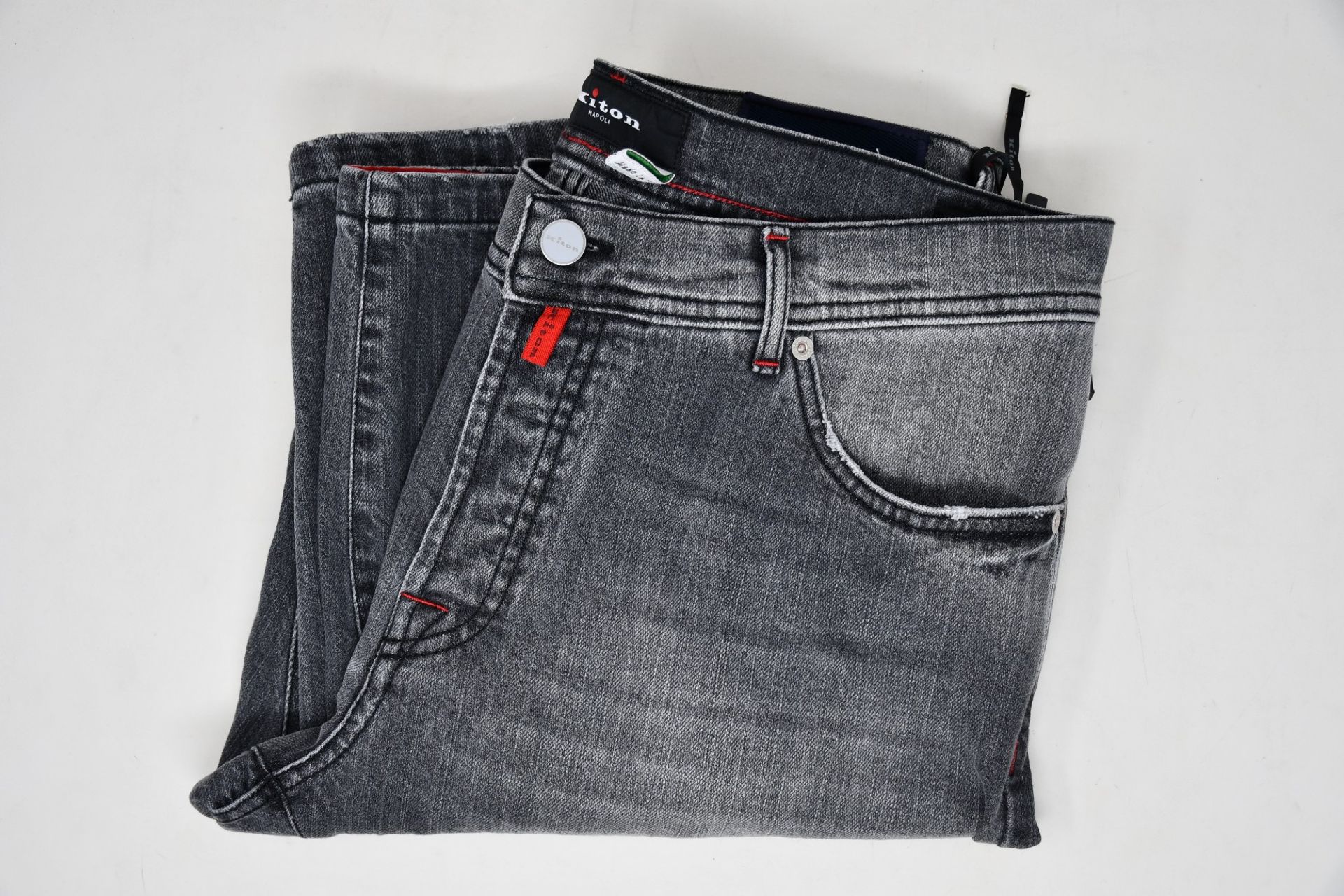 A pair of men's as new Kiton Napoli five pocket jeans (TG 38- RRP € 504).