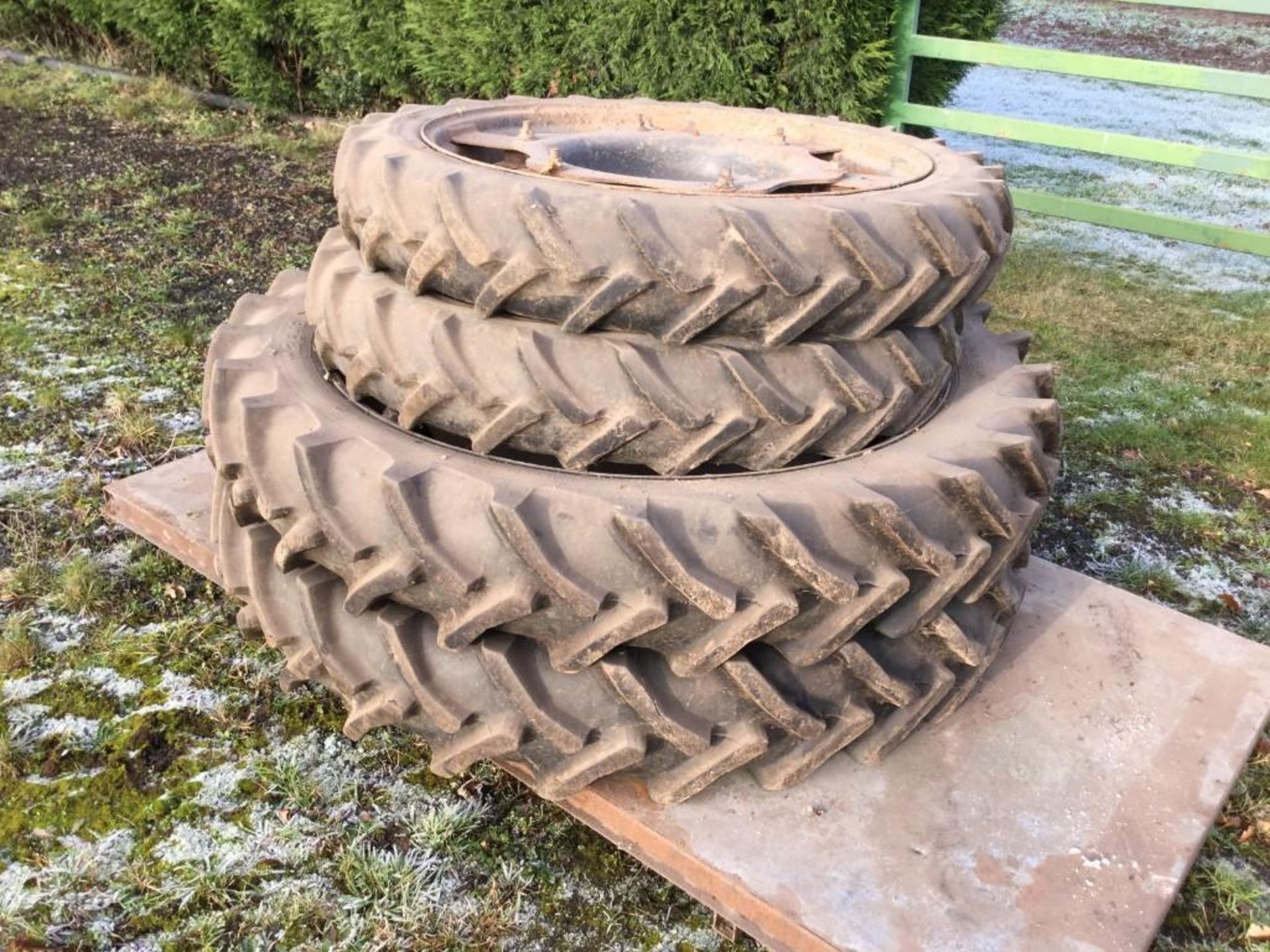 Set of Narrow Wheels to Fit Ford 7840