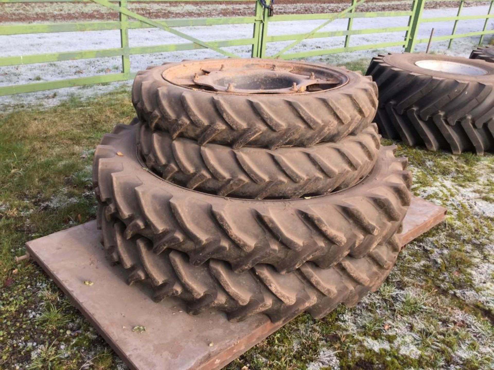 Set of Narrow Wheels to Fit Ford 7840 - Image 2 of 2