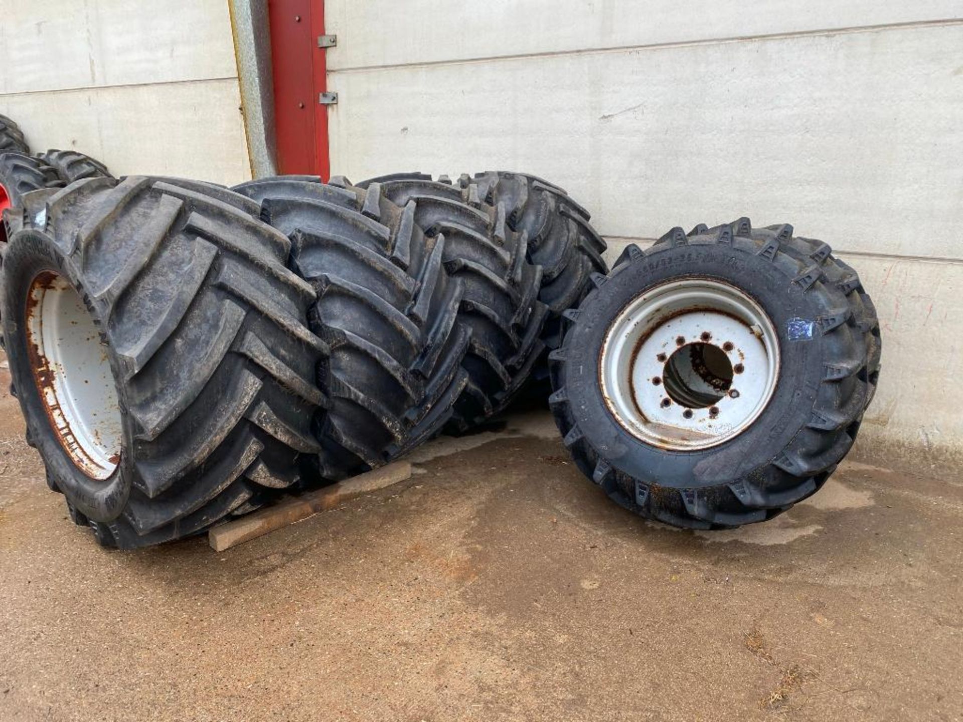 2 x 750/45-30.5 rear and 2 x of 600/55-30.5 front Trelleborg wheels and tyres to fit Fastrac - Image 2 of 8