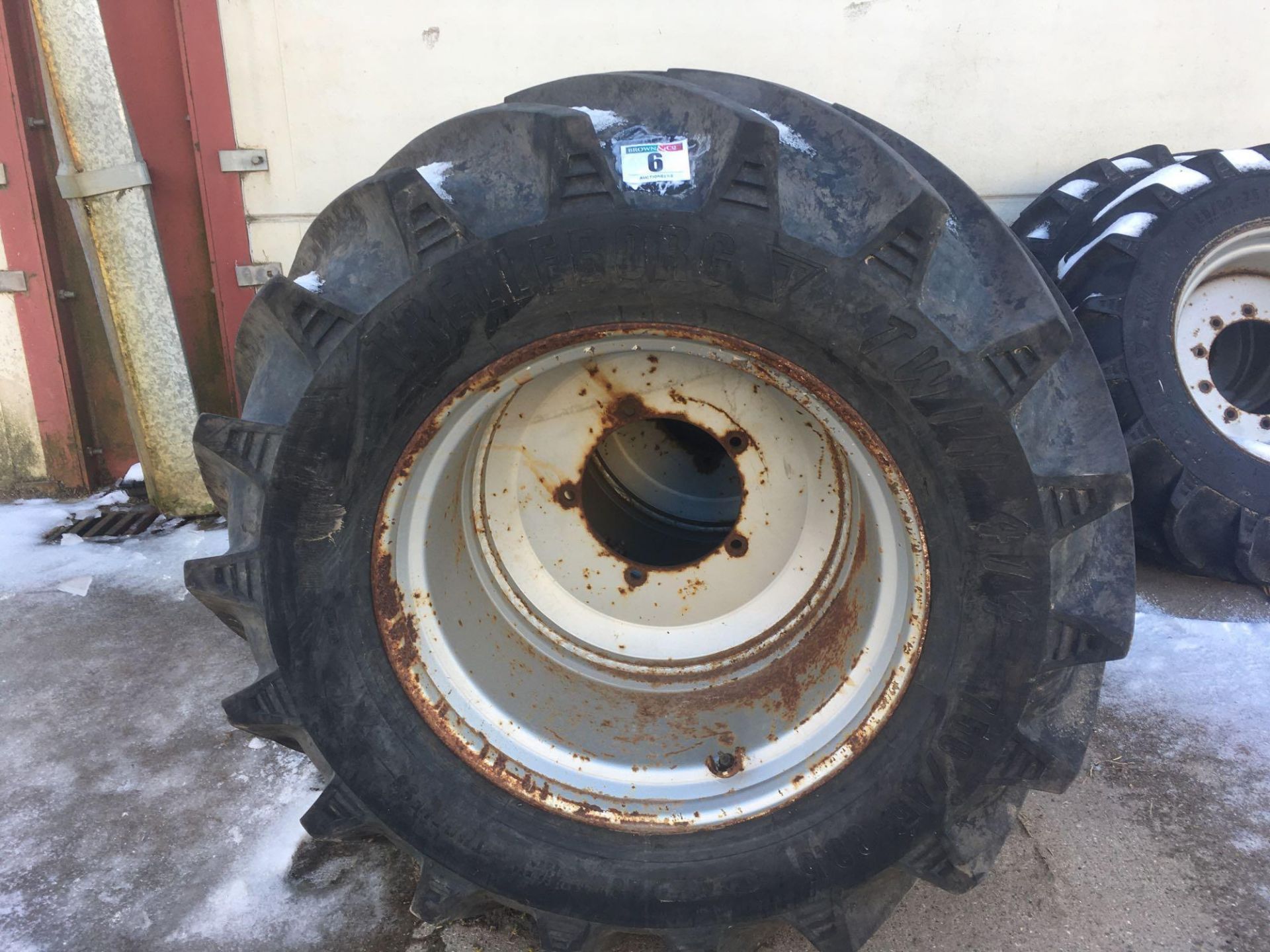 2 x 750/45-30.5 rear and 2 x of 600/55-30.5 front Trelleborg wheels and tyres to fit Fastrac - Image 3 of 8