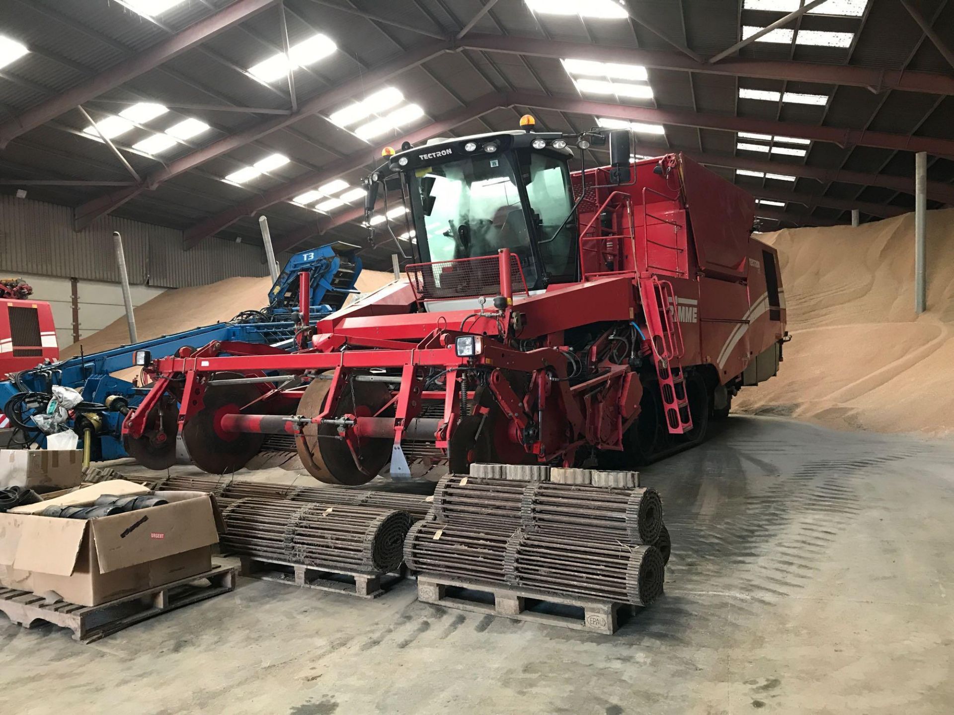 2010 Grimme Tectron 415 4 row self-propelled potato harvester - Image 7 of 13