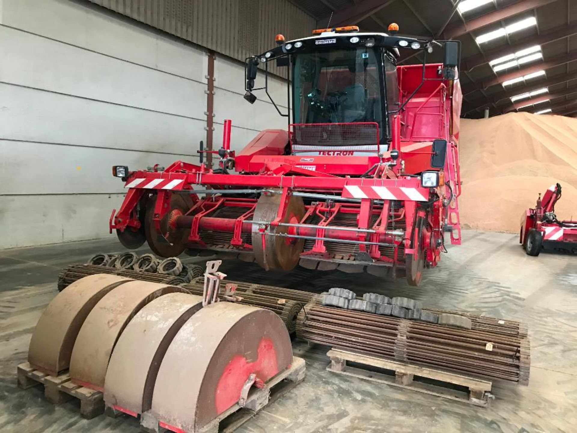 2013 Grimme Tectron 415 4 row self-propelled potato harvester - Image 11 of 12