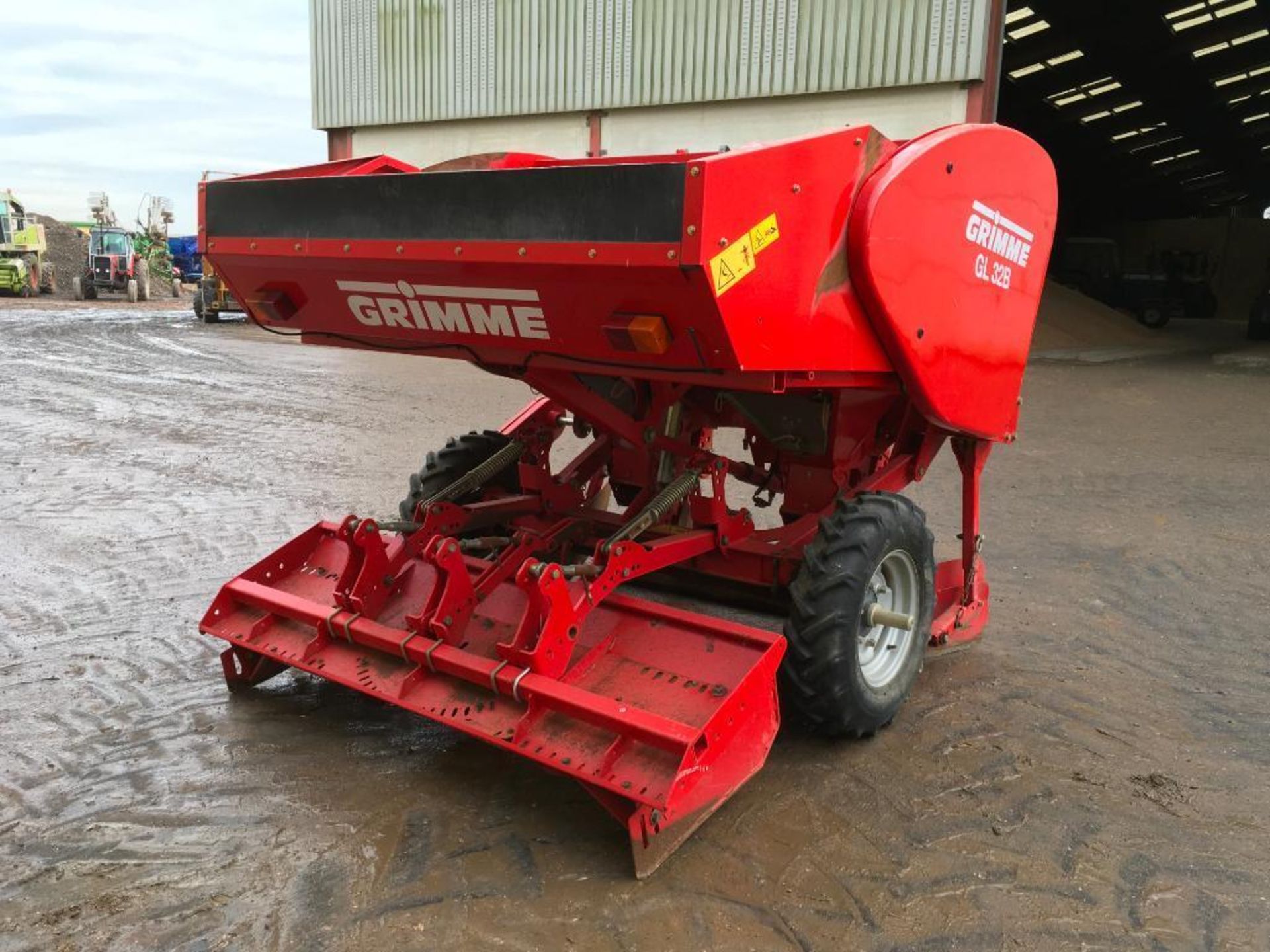 2009 Grimme GL32B 2 row cut potato planter - Image 3 of 8