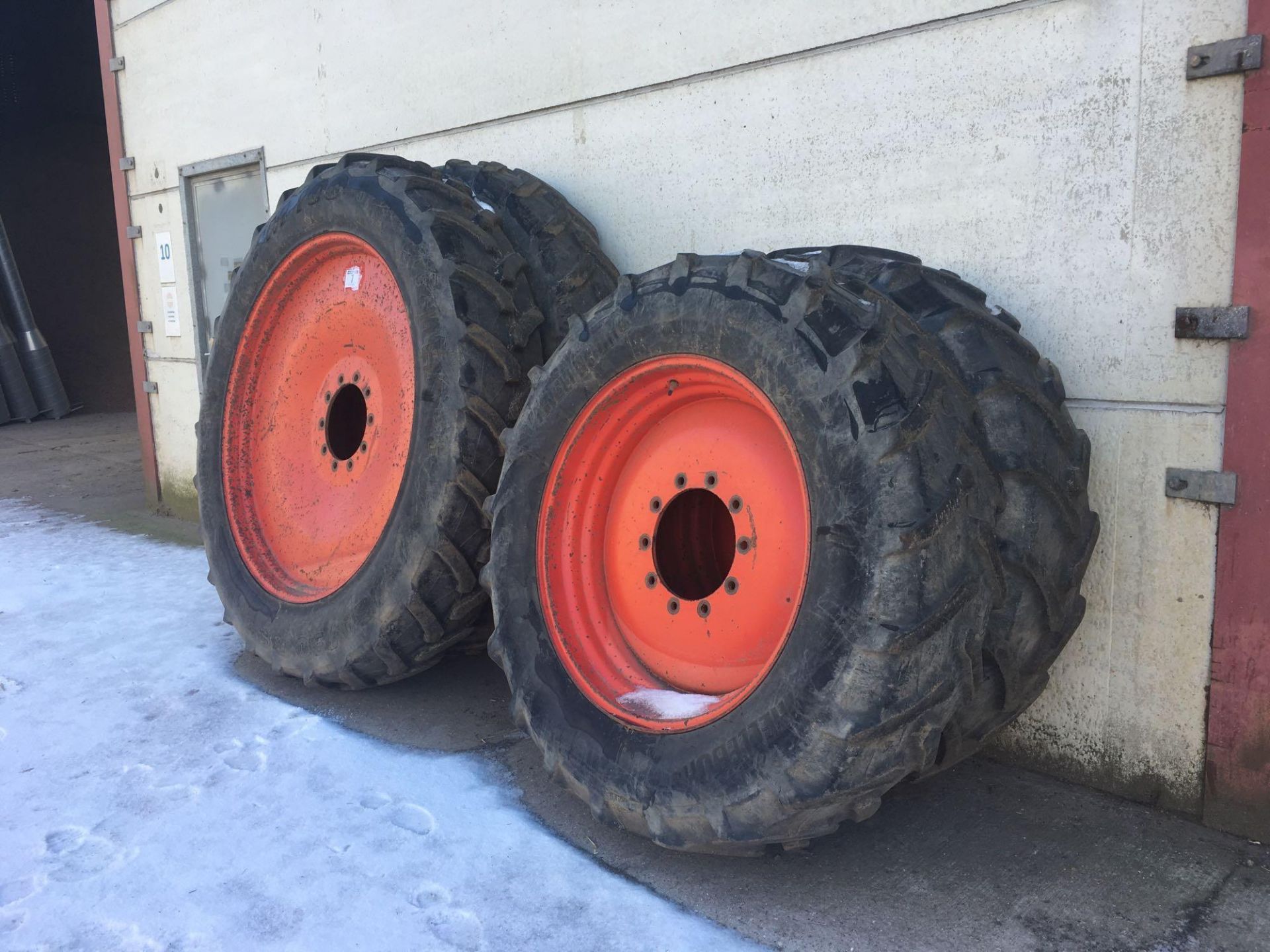 Set of 380/85R34 front and 380/90R50r rear row crop wheels and tyres - Image 2 of 2