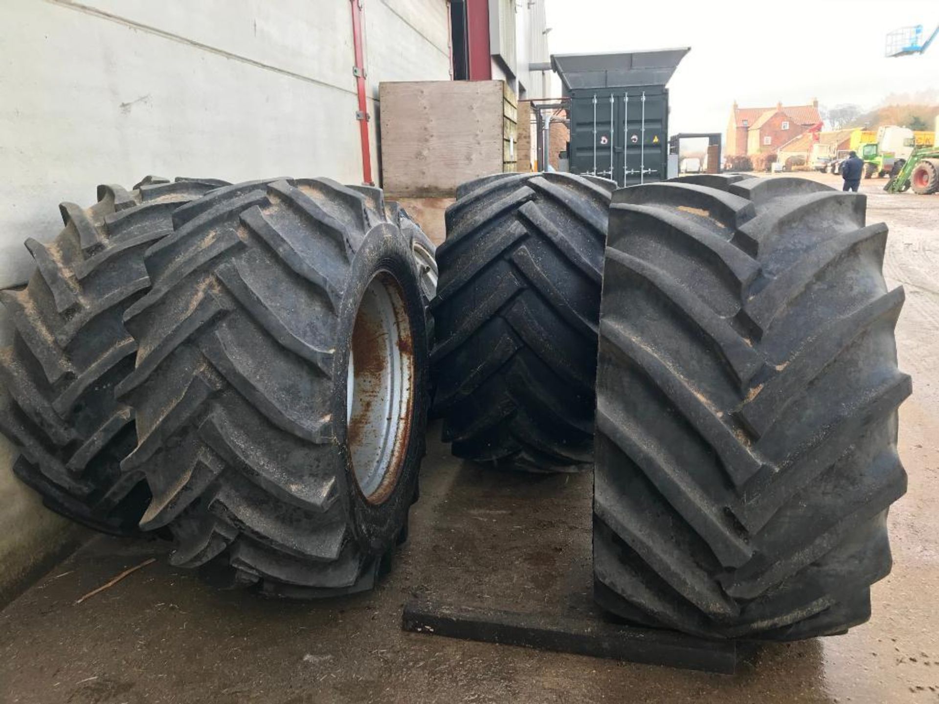 2 x 750/45-30.5 rear and 2 x of 600/55-30.5 front Trelleborg wheels and tyres to fit Fastrac - Image 6 of 8
