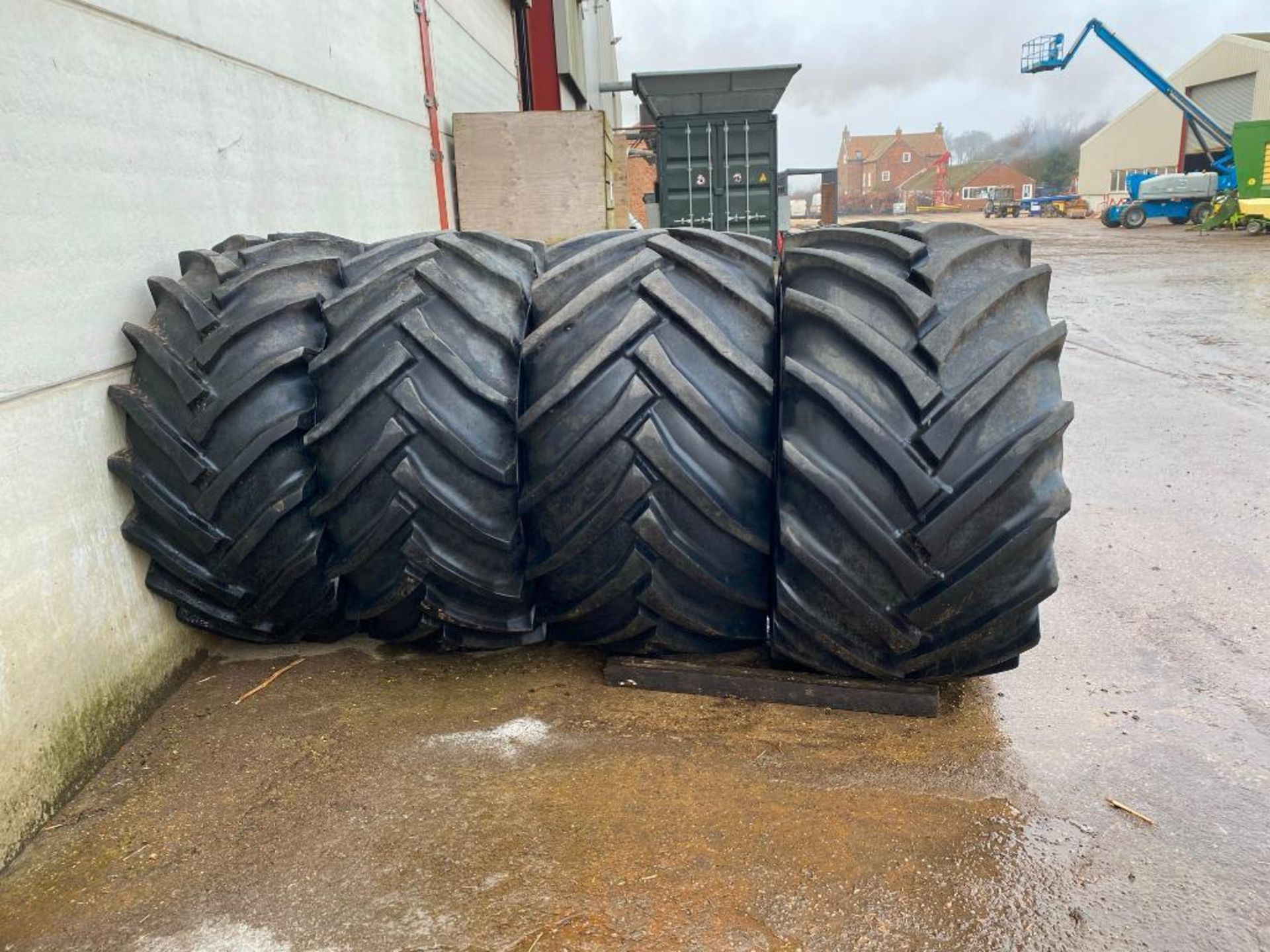 2 x 750/45-30.5 rear and 2 x of 600/55-30.5 front Trelleborg wheels and tyres to fit Fastrac