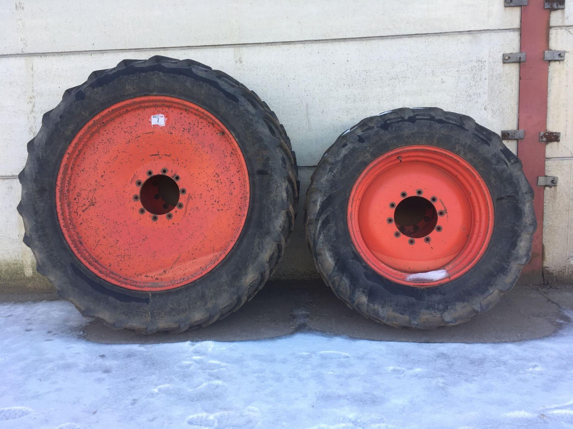 Set of 380/85R34 front and 380/90R50r rear row crop wheels and tyres