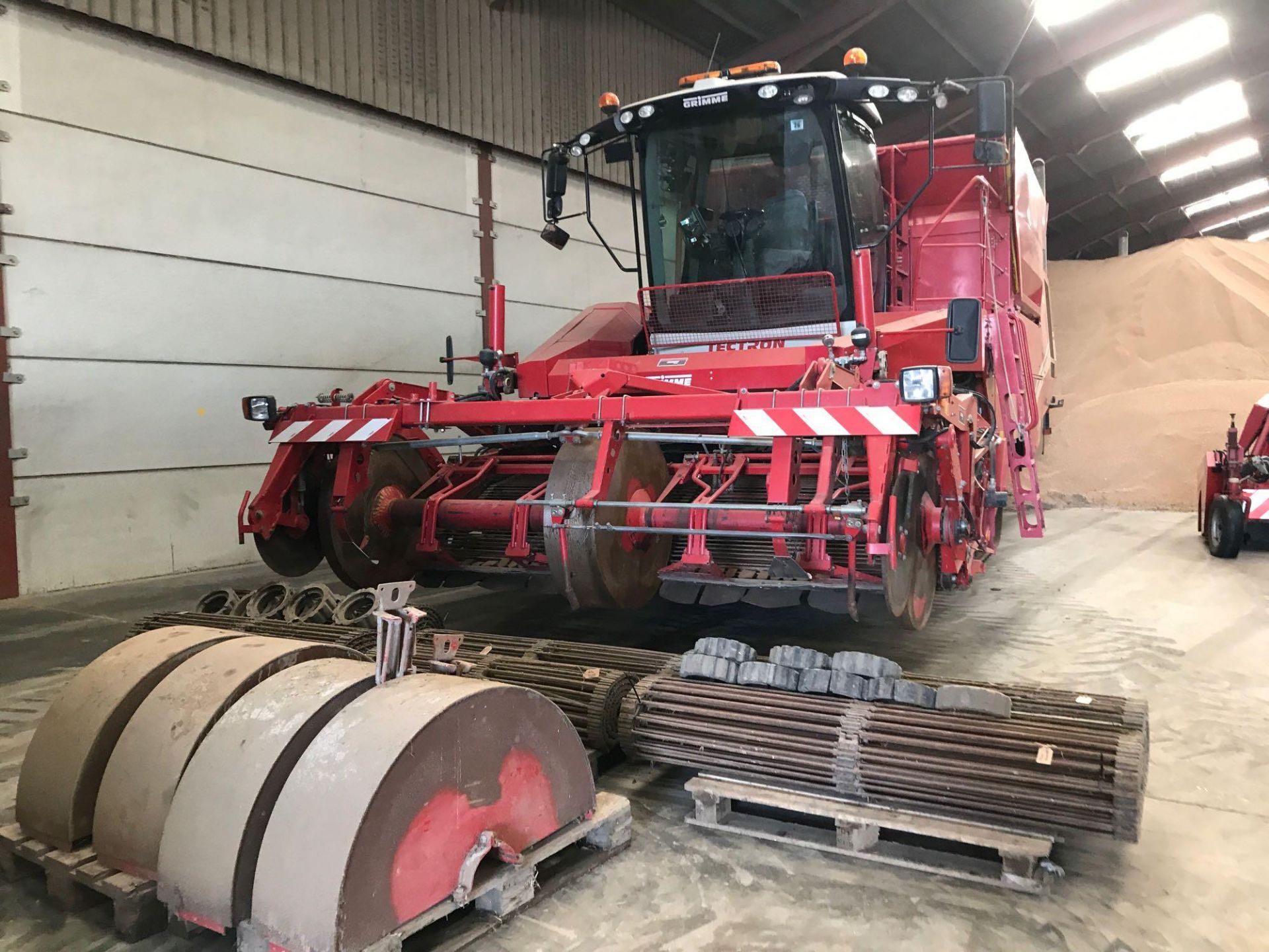 2013 Grimme Tectron 415 4 row self-propelled potato harvester - Image 9 of 12