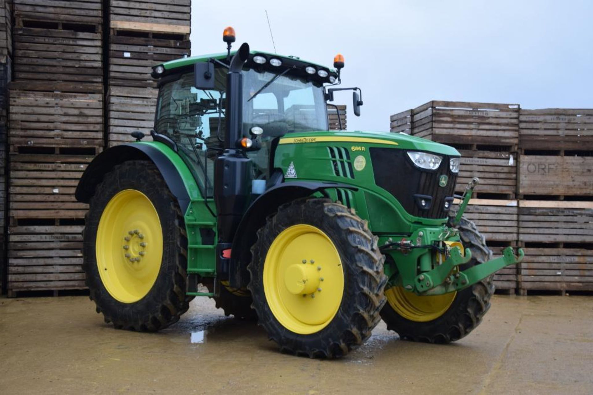 2017 John Deere 6195R 4wd Autopowr 50Kph tractor with front TLS suspension, cab suspension, air brak - Image 11 of 32