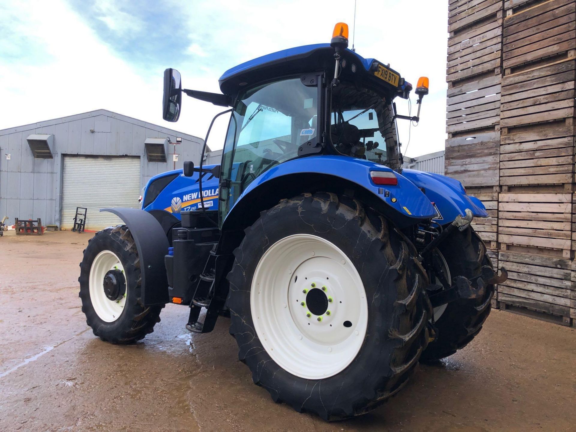 2019 New Holland T7.210 4wd Auto Command 50Kph tractor with front linkage and PTO, 4 electric spools - Image 13 of 18