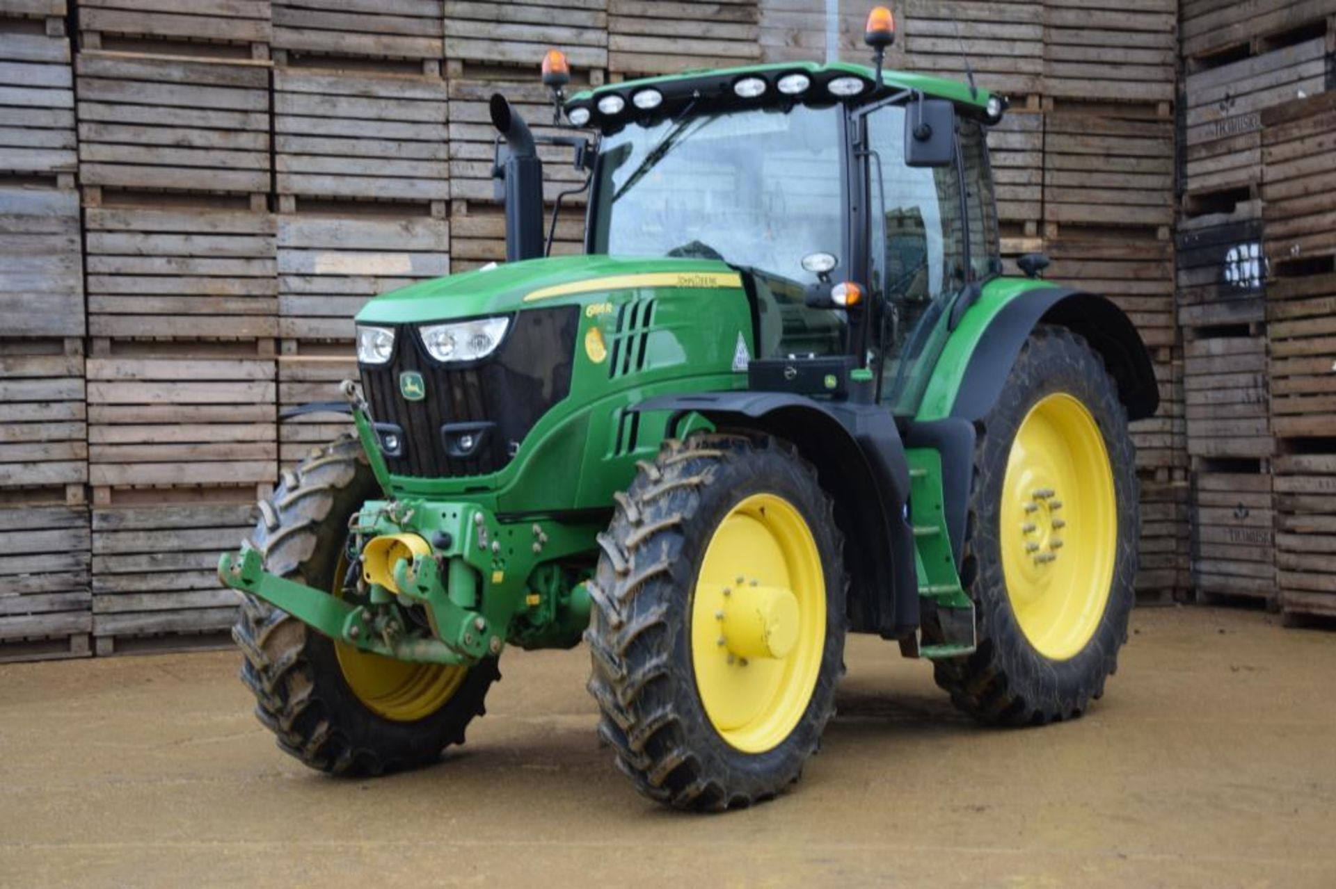 2017 John Deere 6195R 4wd Autopowr 50Kph tractor with front TLS suspension, cab suspension, air brak - Image 4 of 32