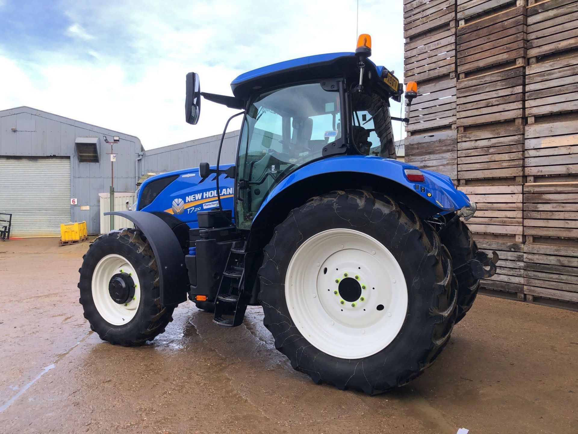 2019 New Holland T7.210 4wd Auto Command 50Kph tractor with front linkage and PTO, 4 electric spools - Image 7 of 18