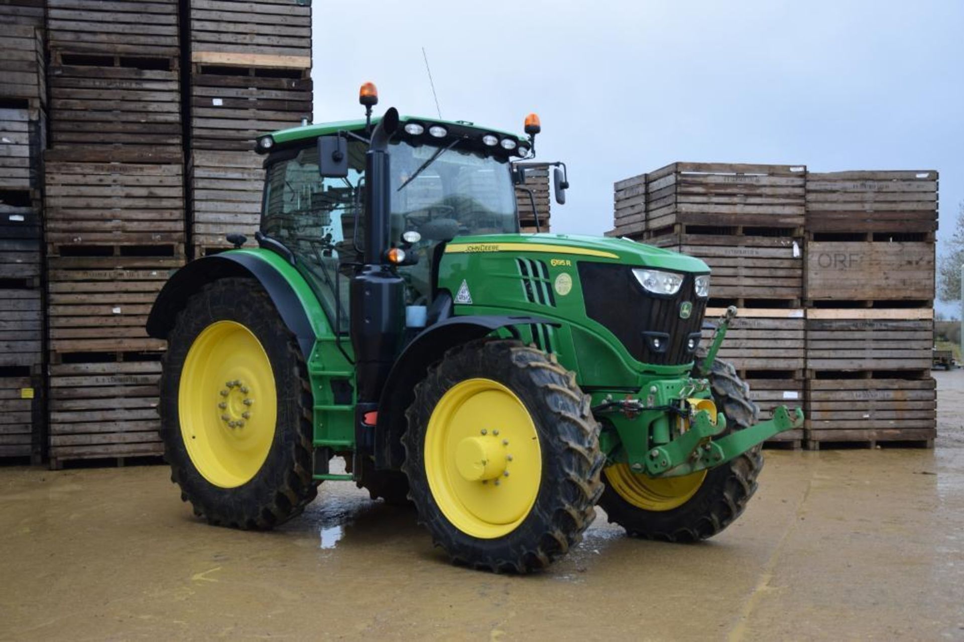 2017 John Deere 6195R 4wd Autopowr 50Kph tractor with front TLS suspension, cab suspension, air brak - Image 13 of 32