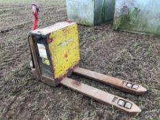 Pallet truck, battery powered