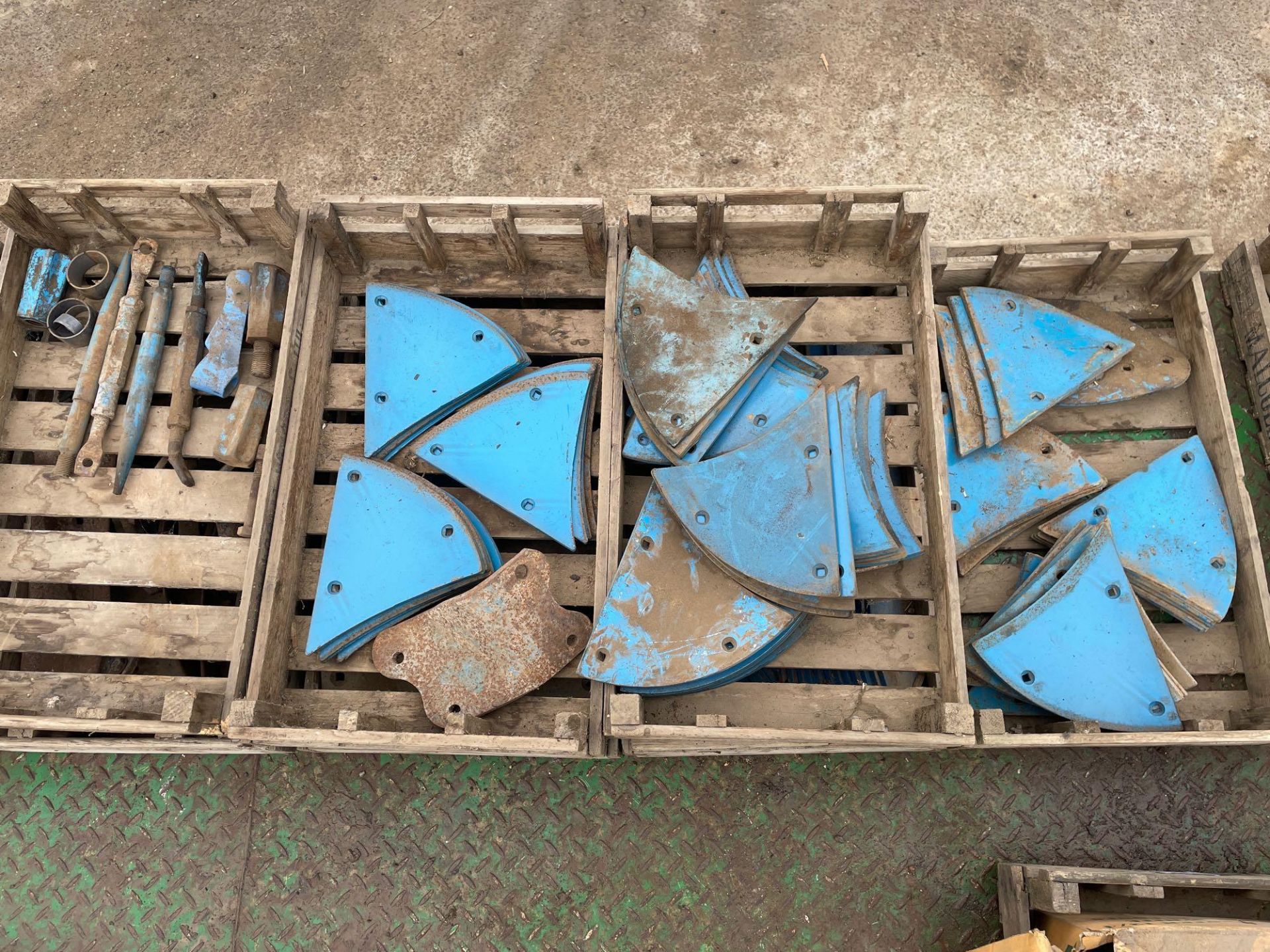 Quantity Lemken slatted mouldboard plough spares