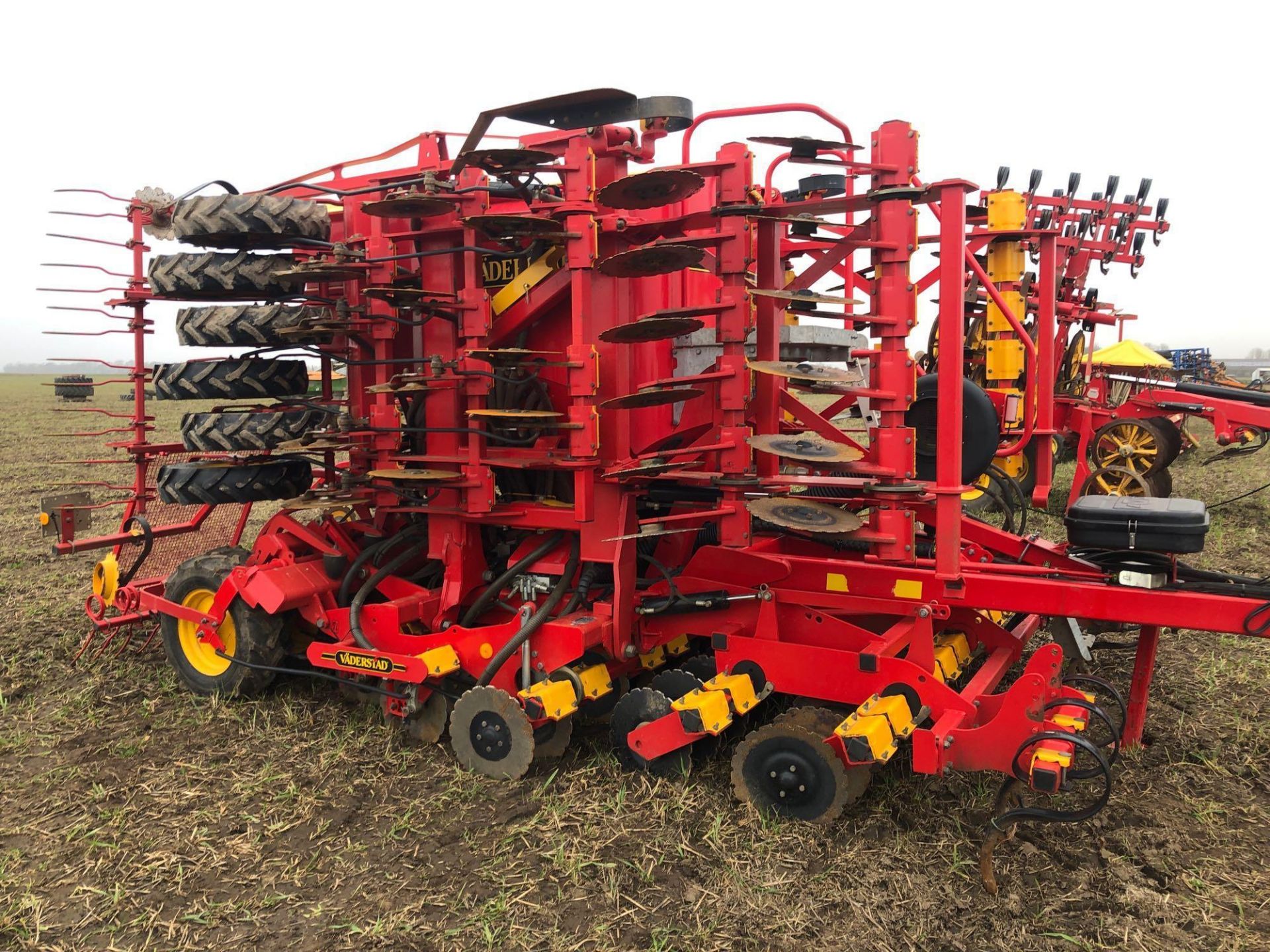 2014 Vaderstad Rapid A 600S drill, twin disc, tyres, spaced coulters and tramline markers. Serial No - Image 7 of 7