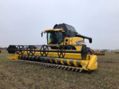 2013 New Holland CR9080 Smarttrax combine harvester with 30ft varifeed header with new side knives,