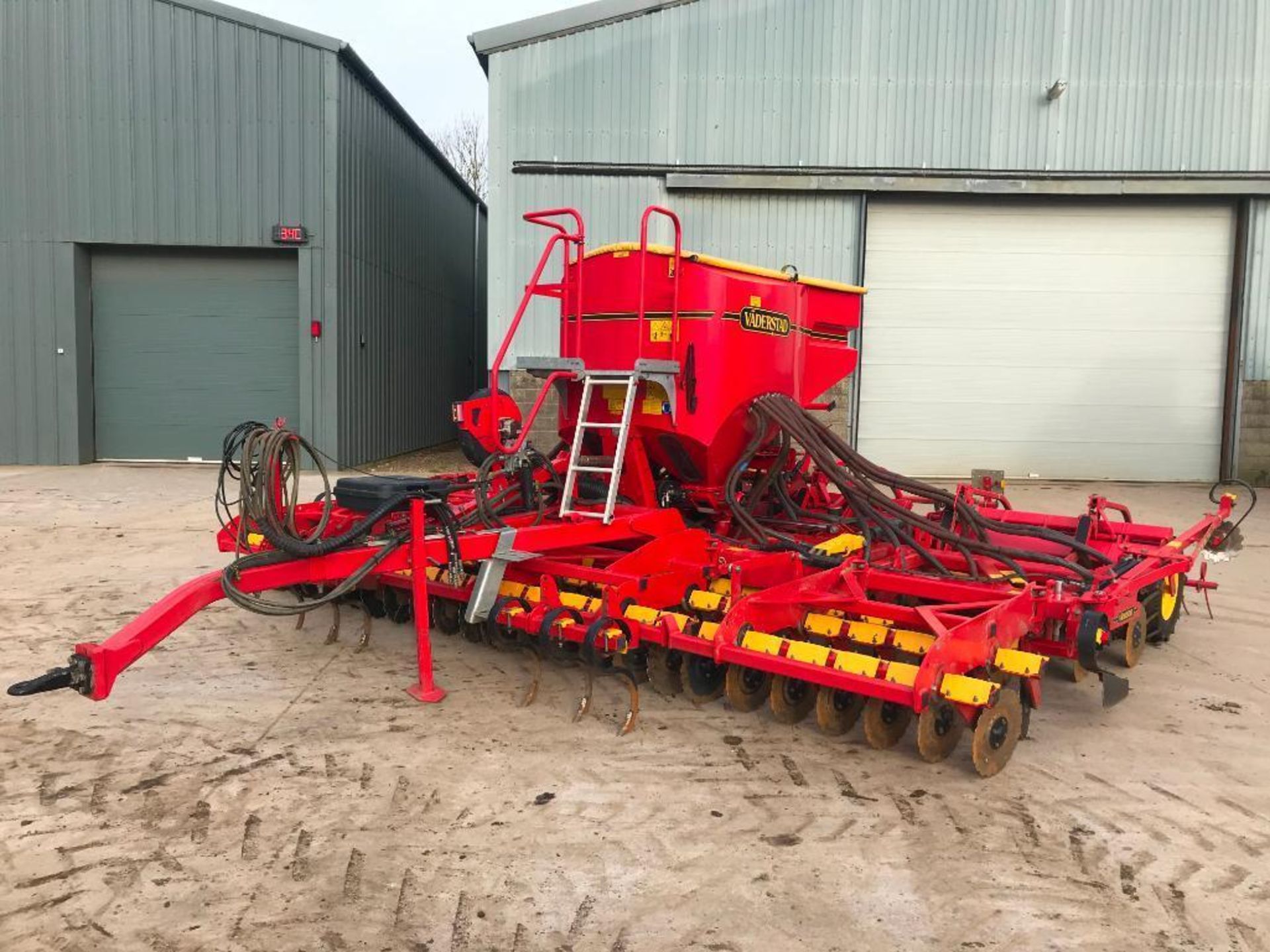 2014 Vaderstad Rapid A 600S drill, twin disc, tyres, spaced coulters and tramline markers. Serial No - Image 2 of 7