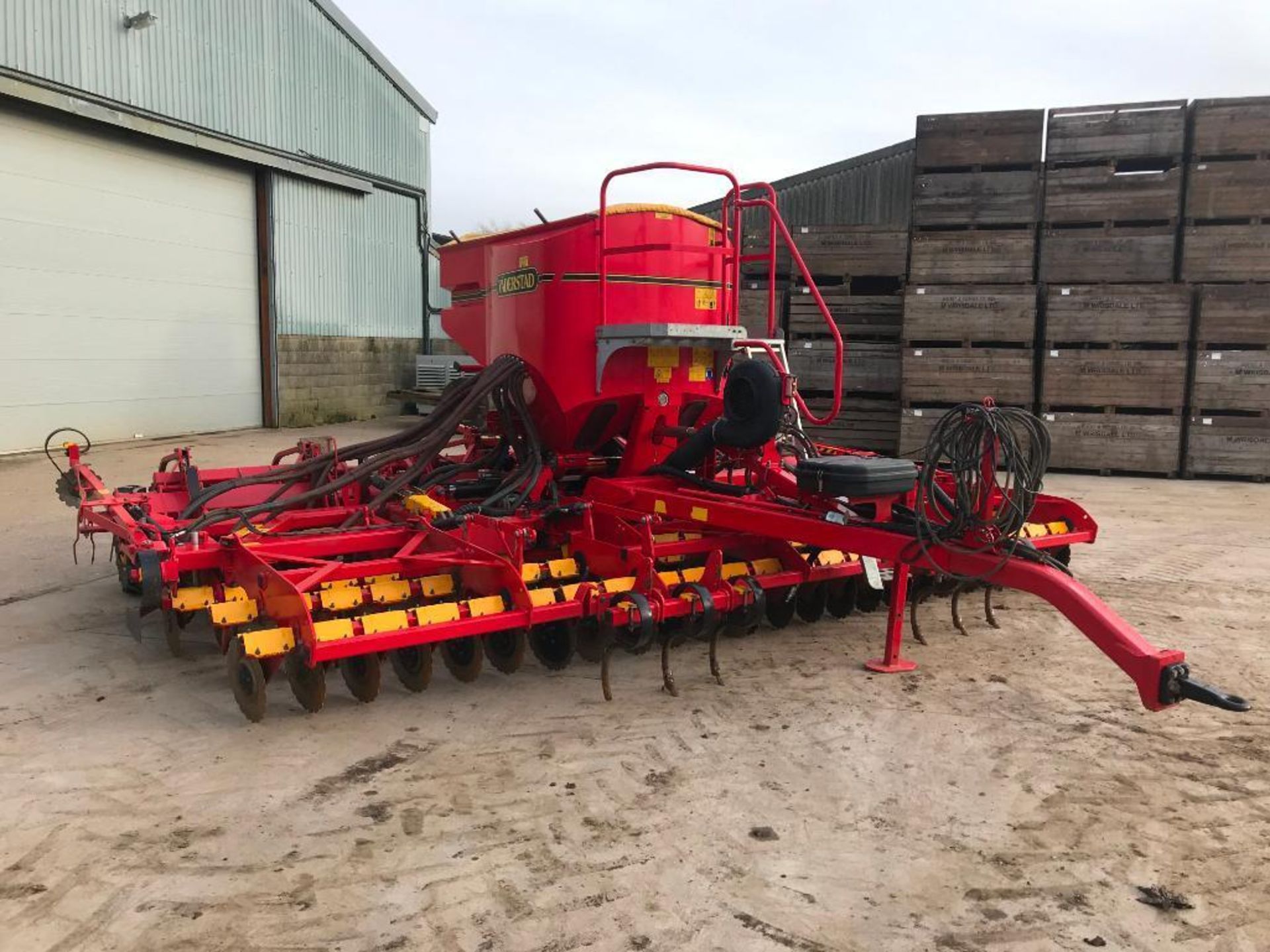 2014 Vaderstad Rapid A 600S drill, twin disc, tyres, spaced coulters and tramline markers. Serial No - Image 3 of 7