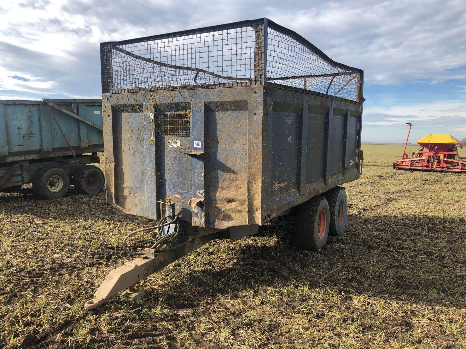 Ken Wootton 8t twin axle trailer with mesh side extensions, manual tailgate - Image 2 of 5