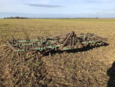 John Deere spring tine cultivator 4m