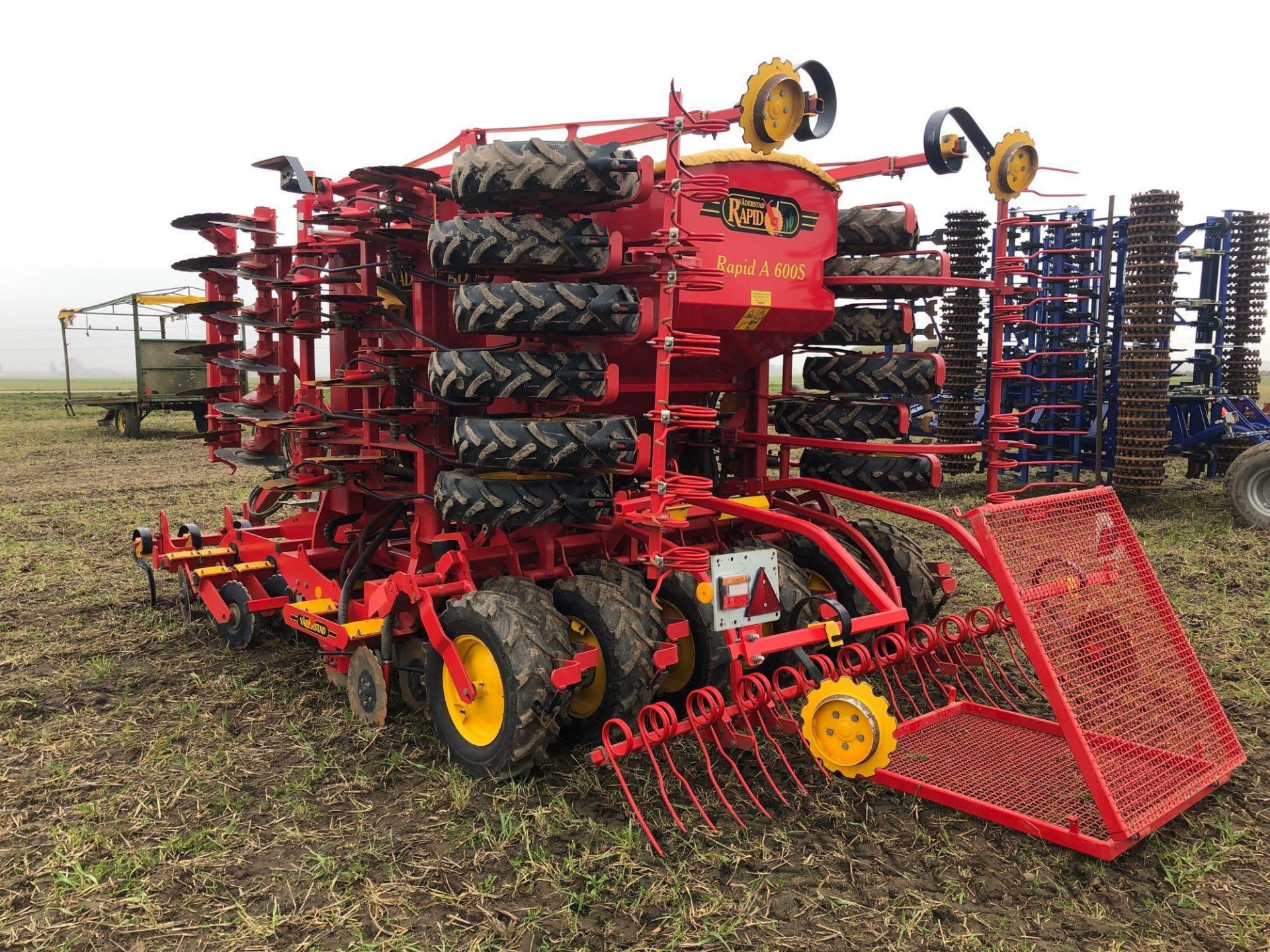 2014 Vaderstad Rapid A 600S drill, twin disc, tyres, spaced coulters and tramline markers. Serial No - Image 5 of 7